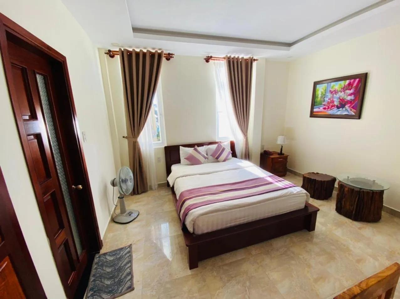 Photo of the whole room, Bed in Hoang Quan Hotel