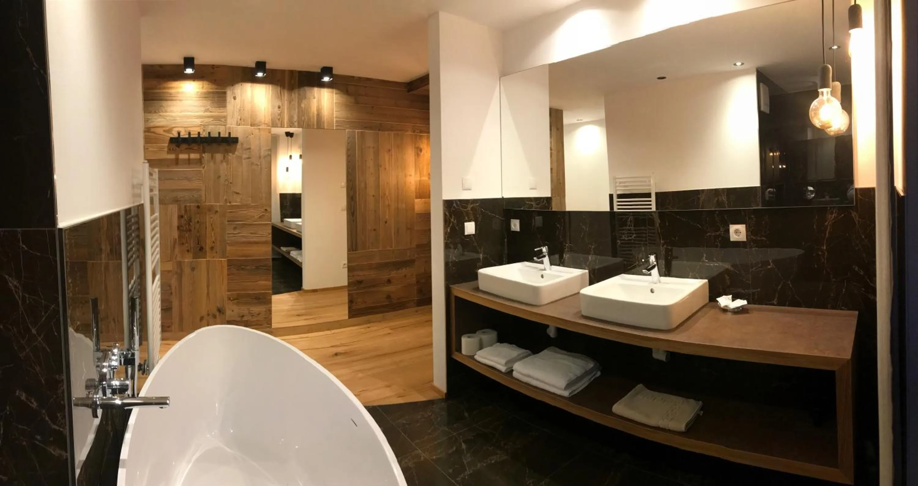 Bathroom in Hotel Enzian