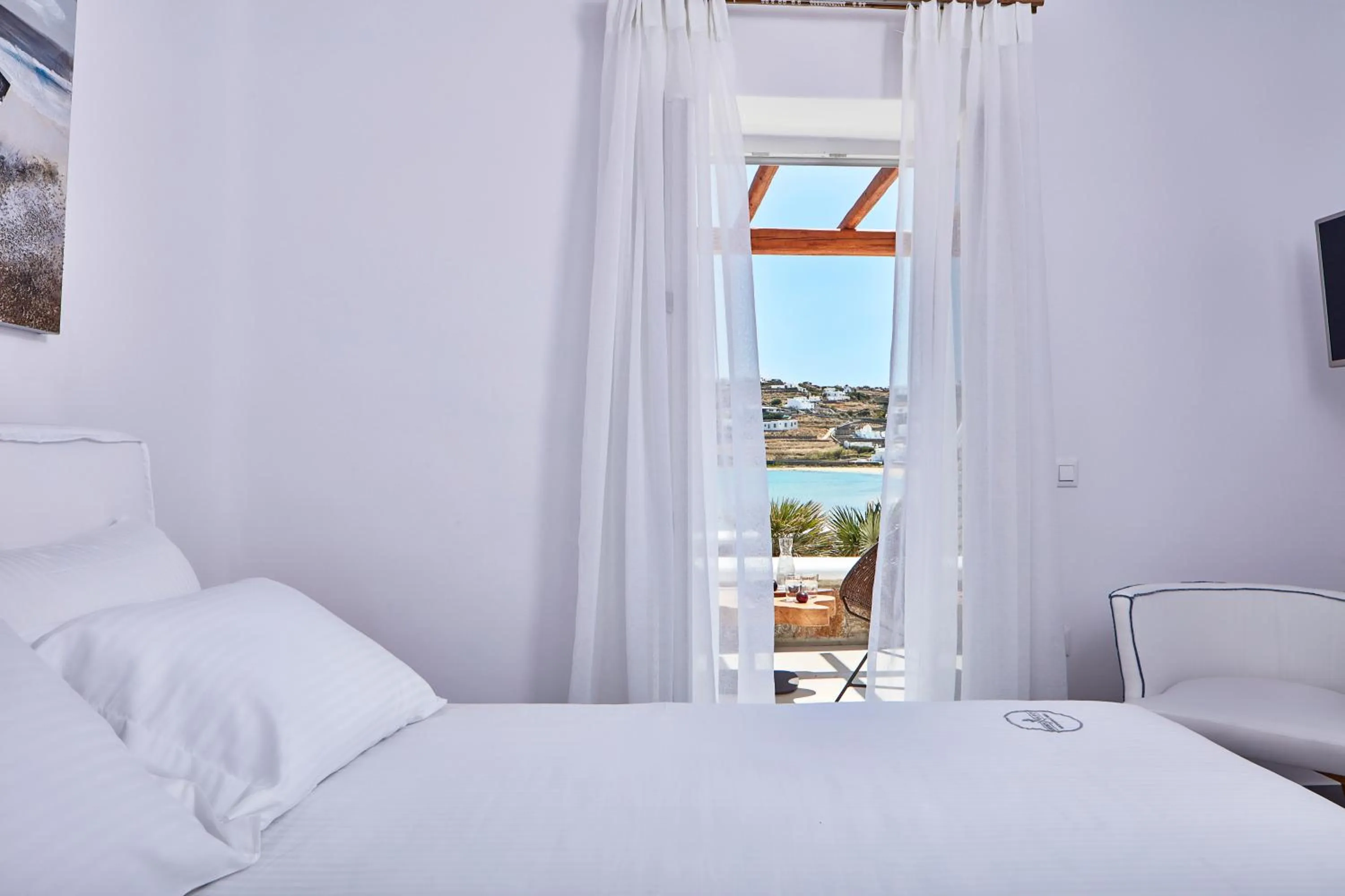 Photo of the whole room, Bed in Mykonos Waves Beach House & Suites