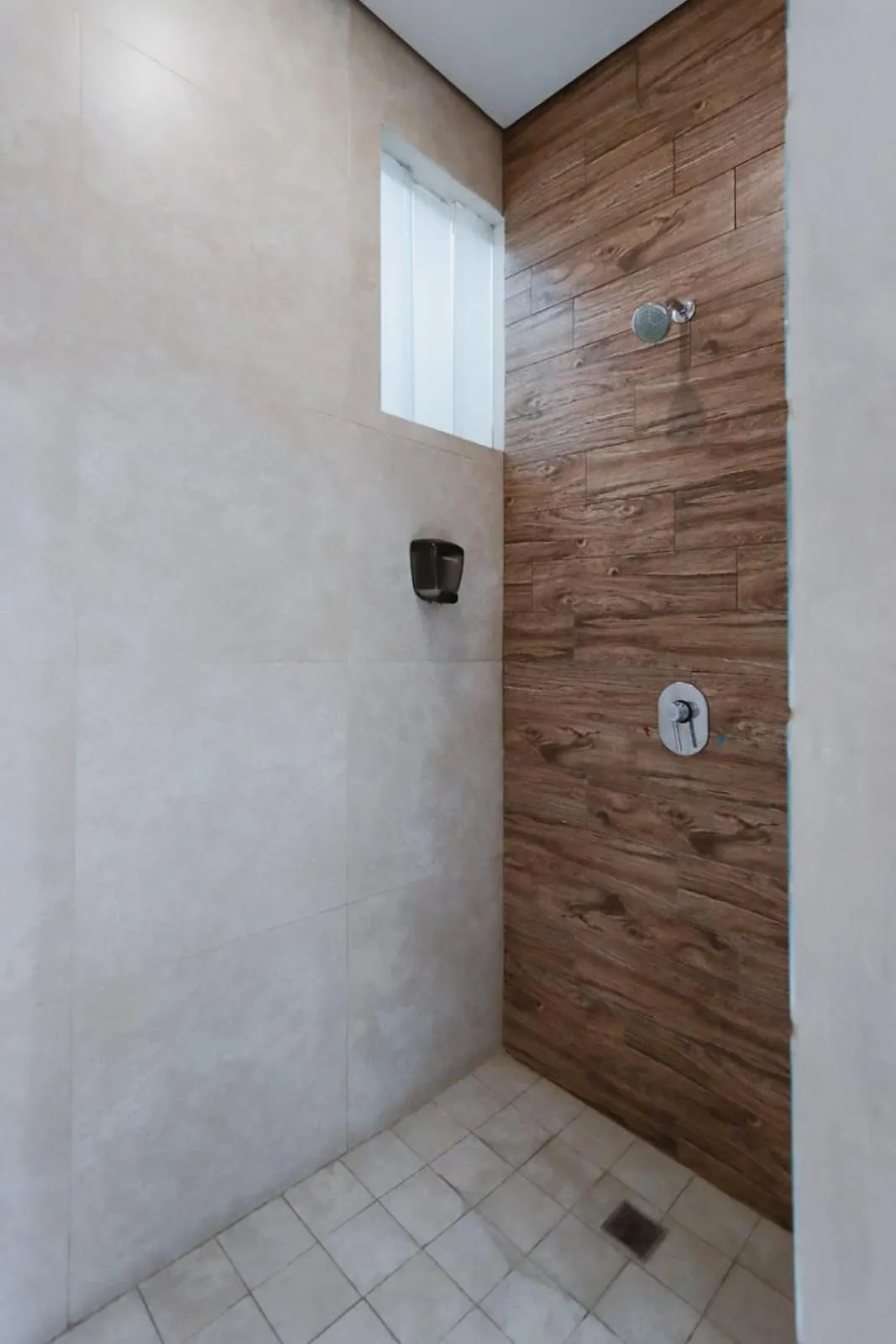 Shower in Auto Hotel Las Maravillas