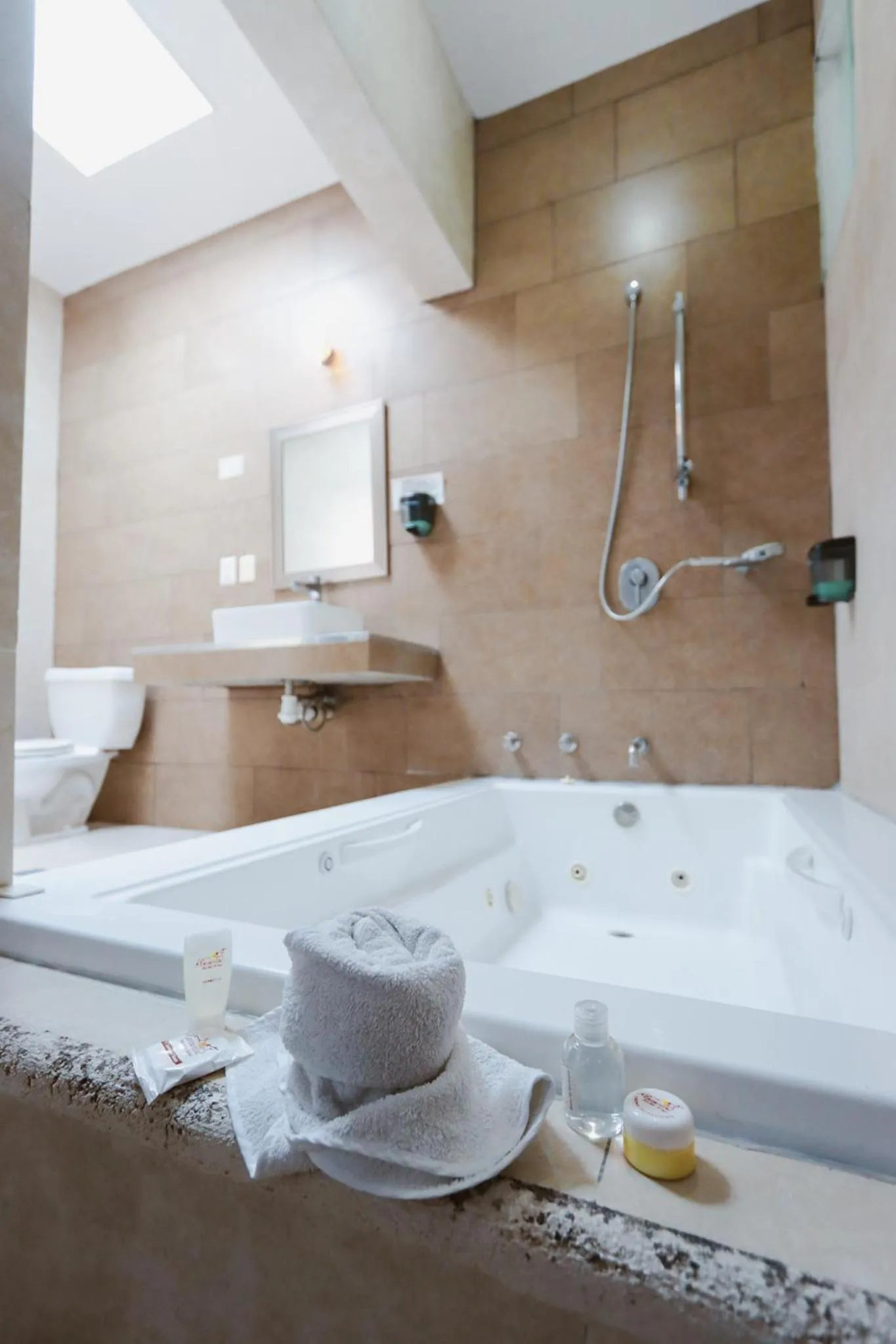 Hot Tub in Auto Hotel Las Maravillas