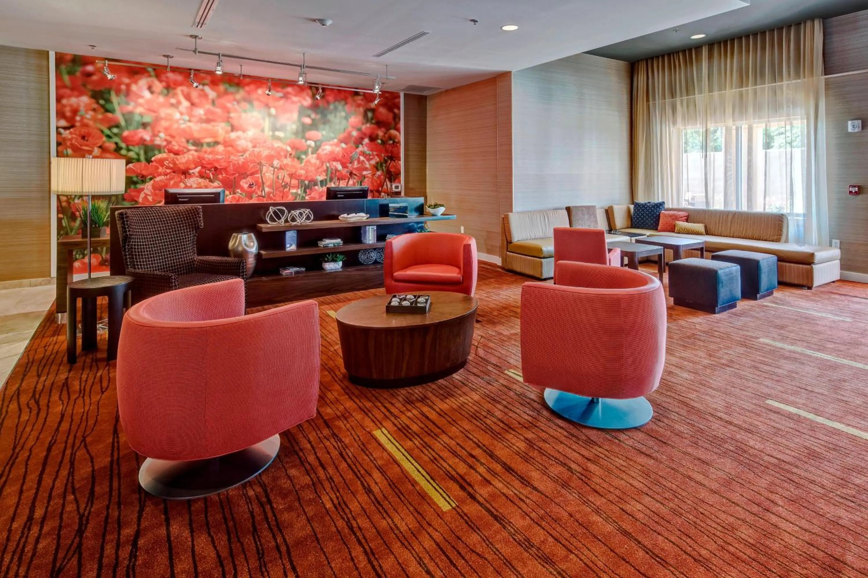 Lounge or bar in Courtyard by Marriott Westbury Long Island