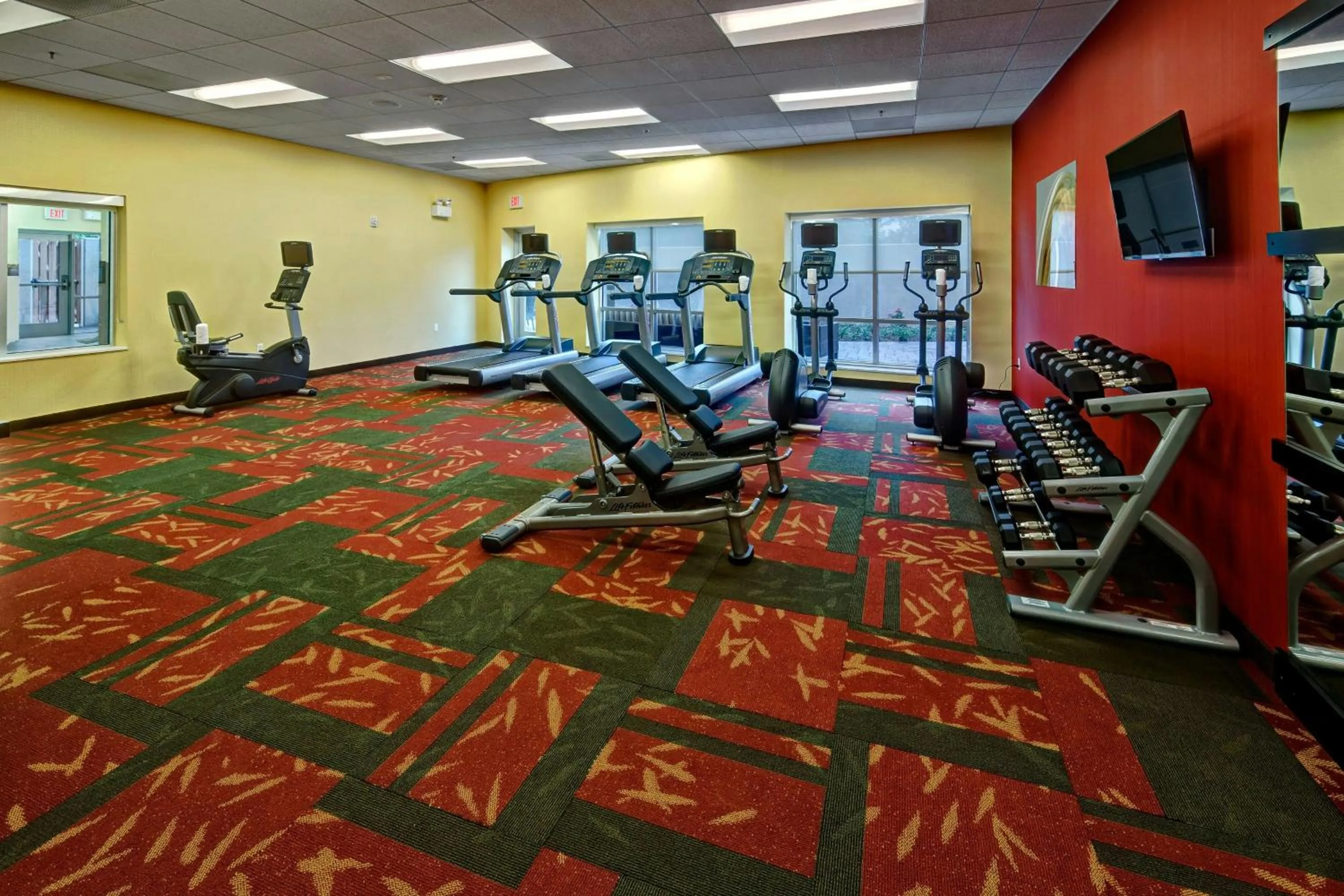 Fitness centre/facilities in Courtyard by Marriott Westbury Long Island