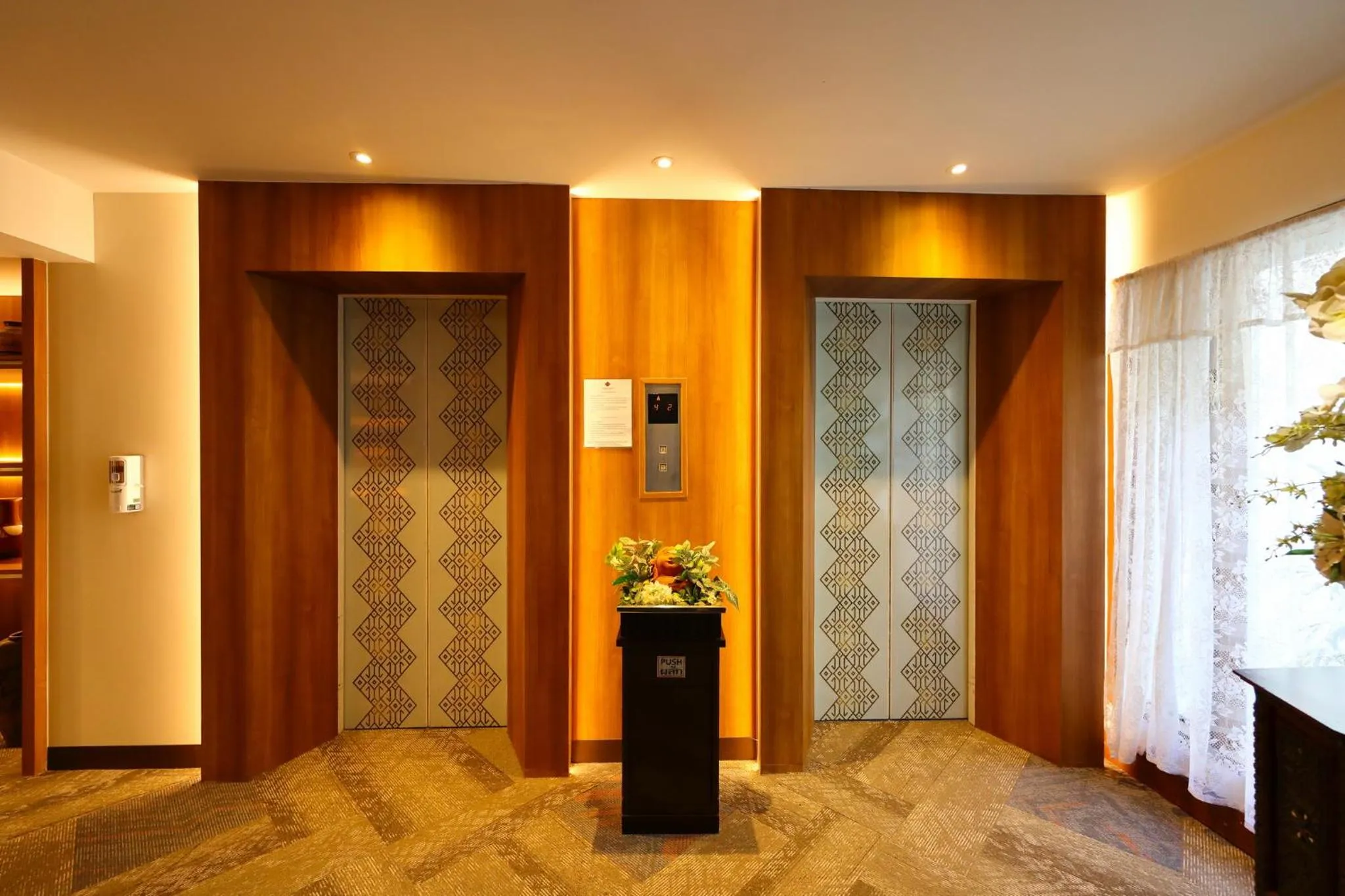 elevator in Wienglakor Hotel Lampang