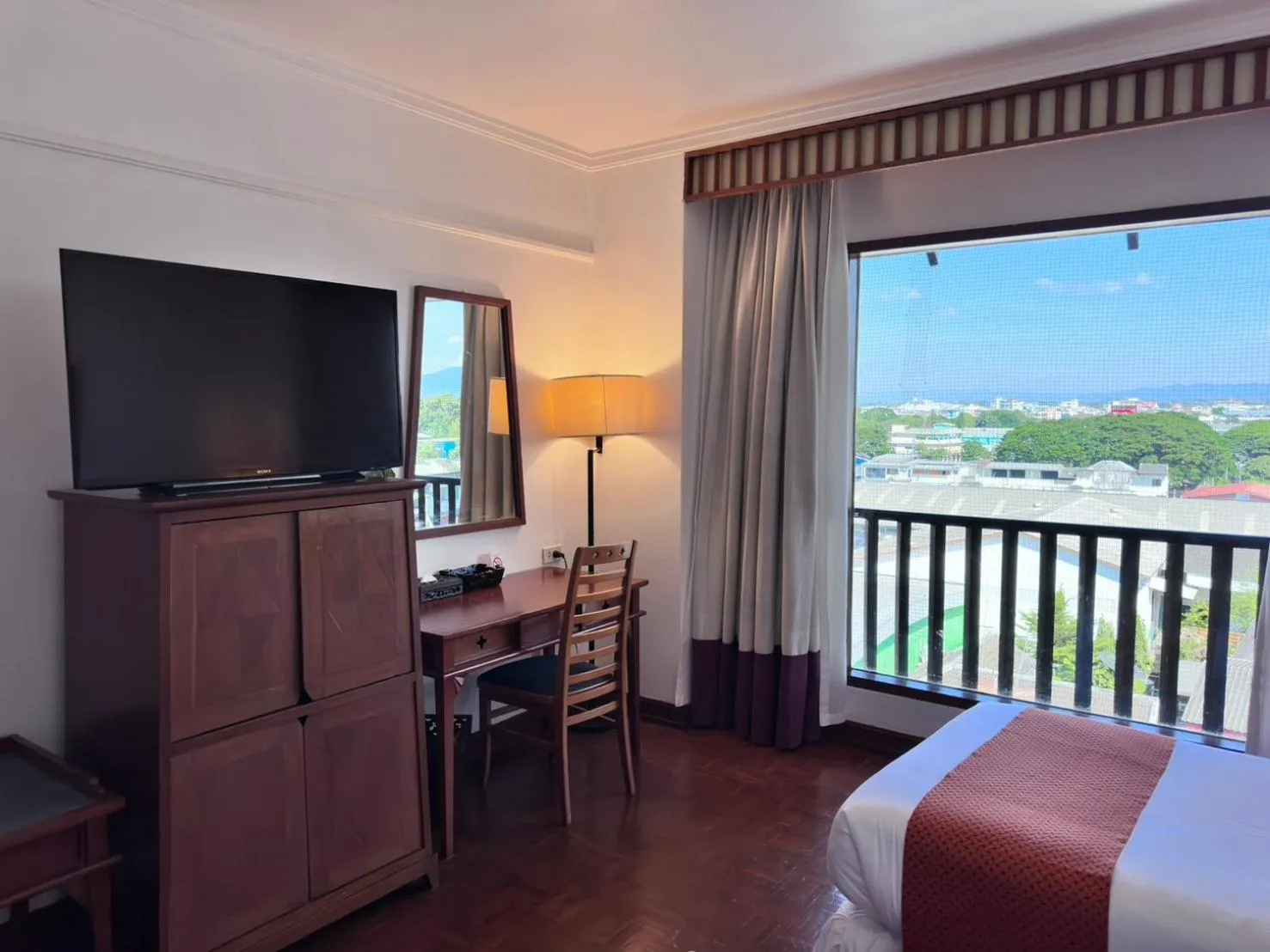 View (from property/room), Bed in Wienglakor Hotel Lampang
