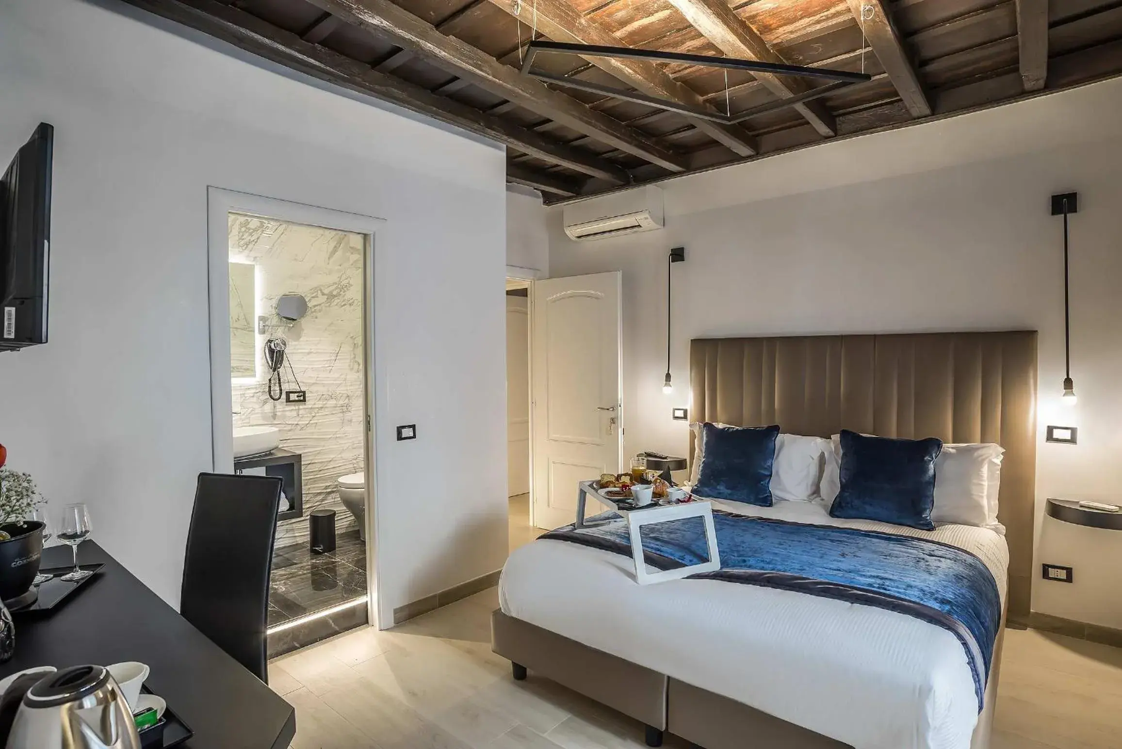 Classic Double Room in Spagna Luxury'n Trevi Classic Double Room in Spagna Luxury'n Trevi