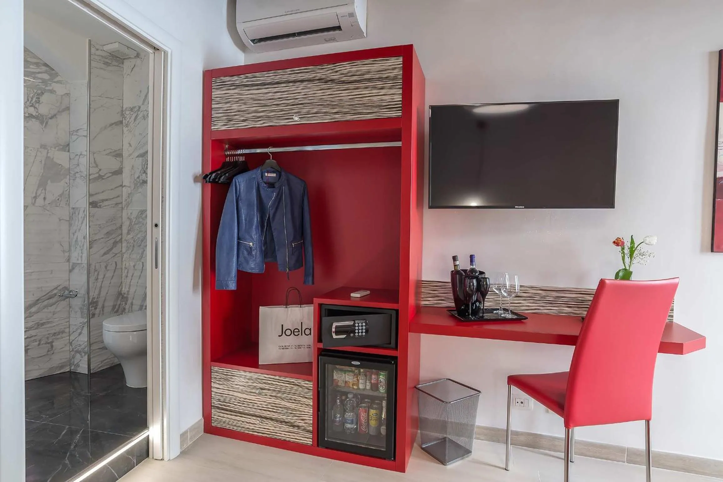 Photo of the whole room in Spagna Luxury'n Trevi