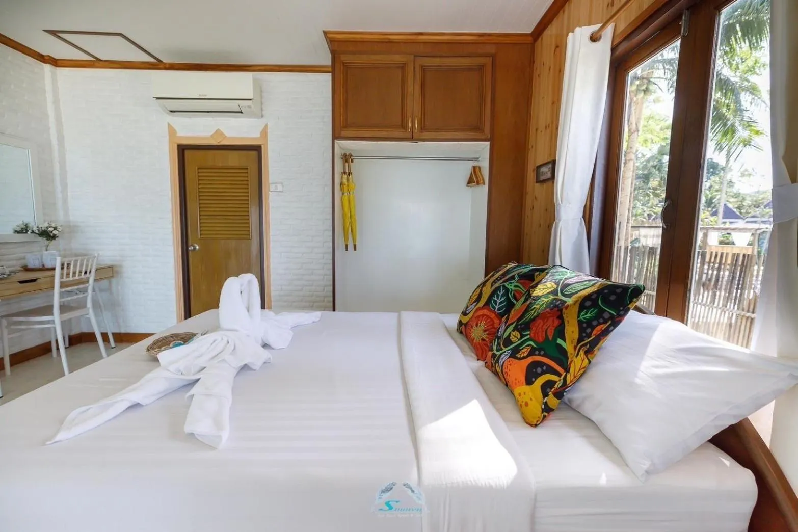 Bed in Suanya Kohkood Resort and Spa