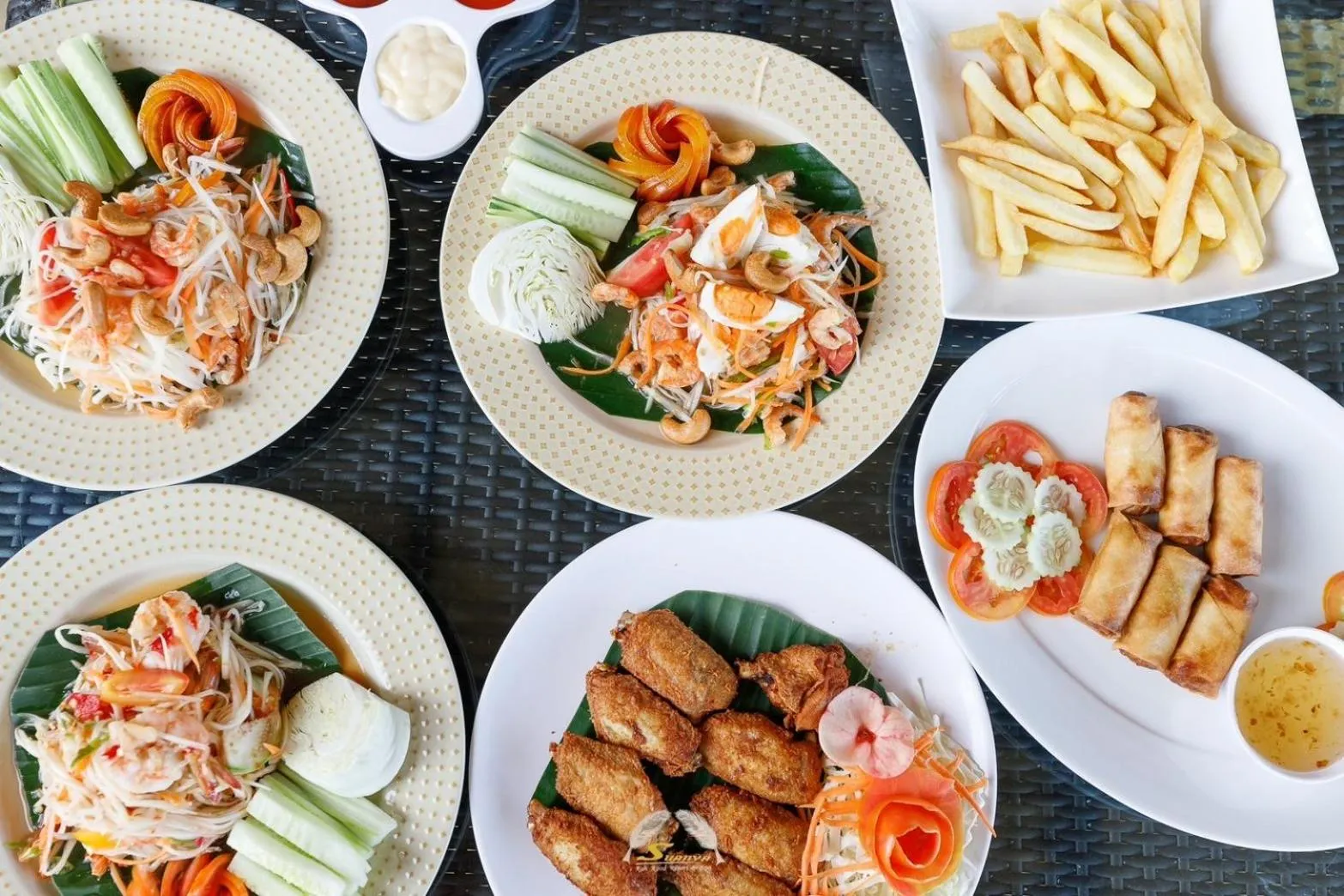 Restaurant/places to eat in Suanya Kohkood Resort and Spa