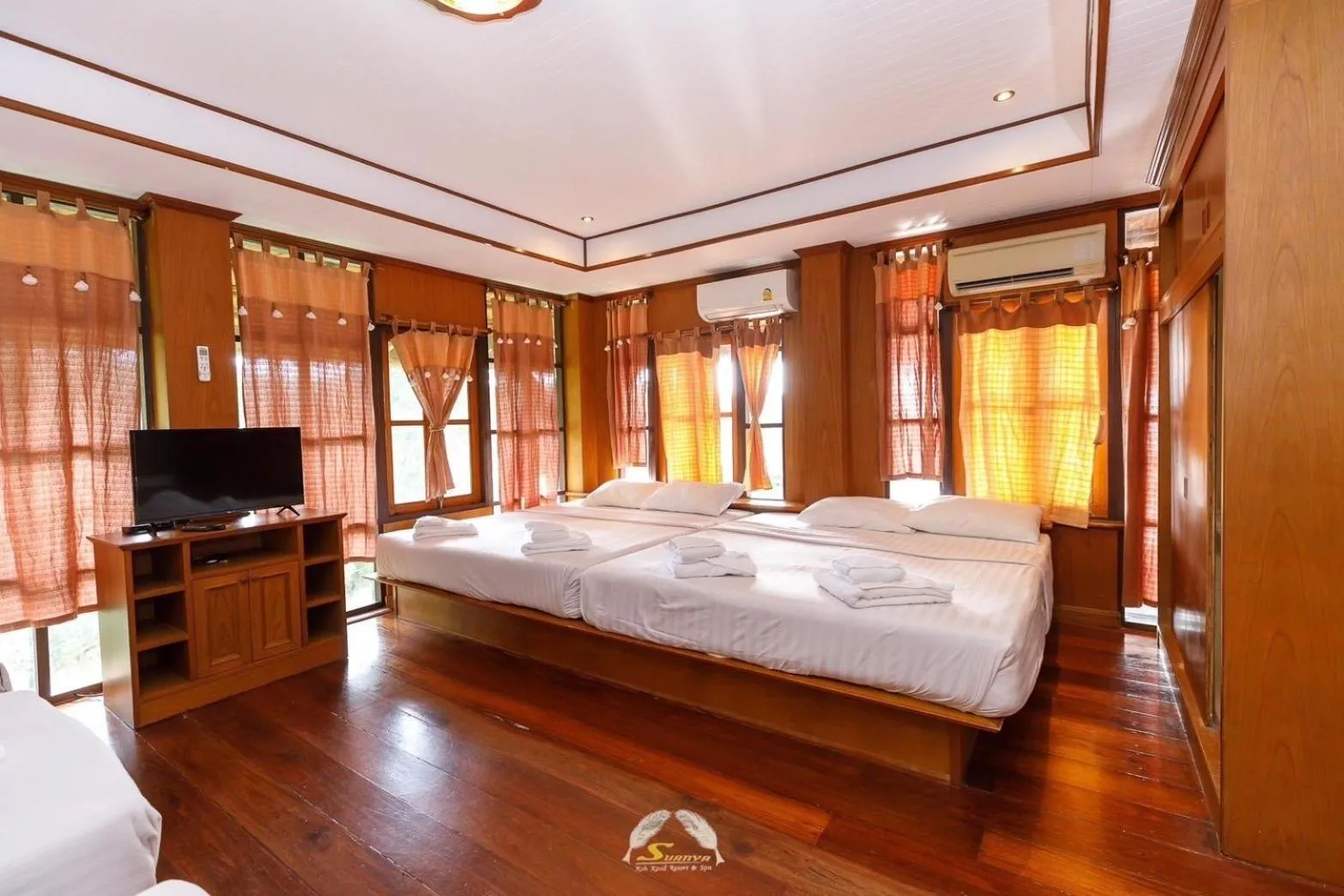 Bed in Suanya Kohkood Resort and Spa