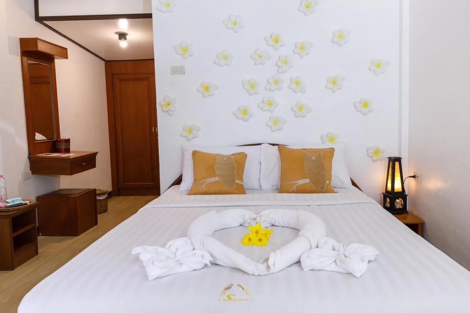 Bed in Suanya Kohkood Resort and Spa