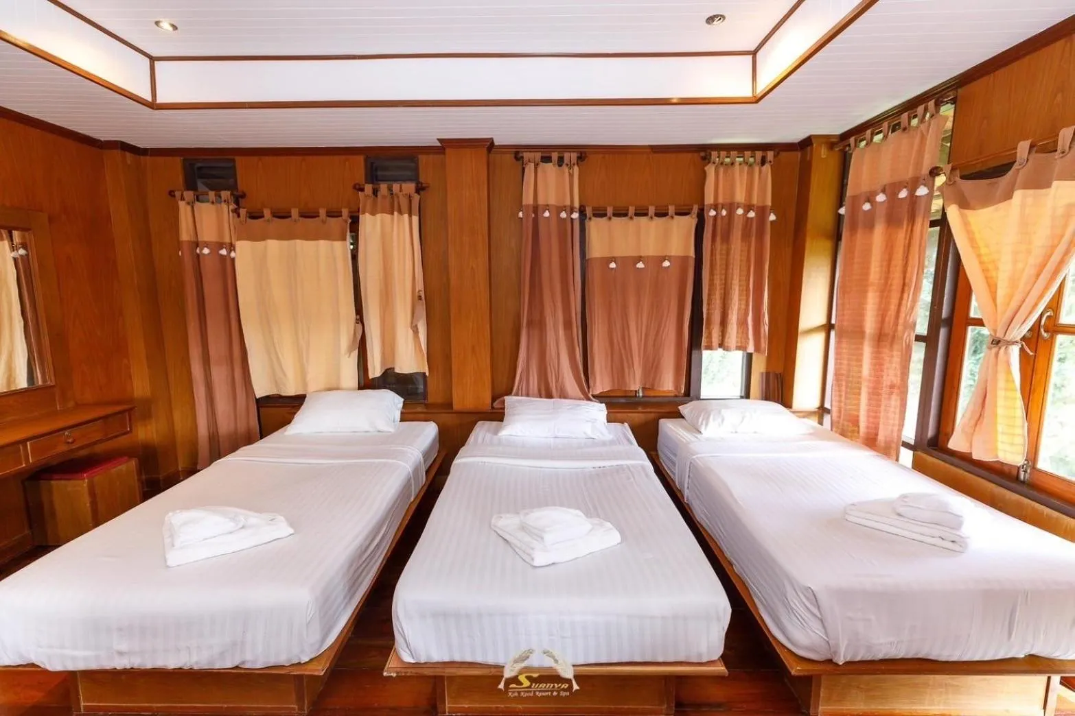 Bed in Suanya Kohkood Resort and Spa