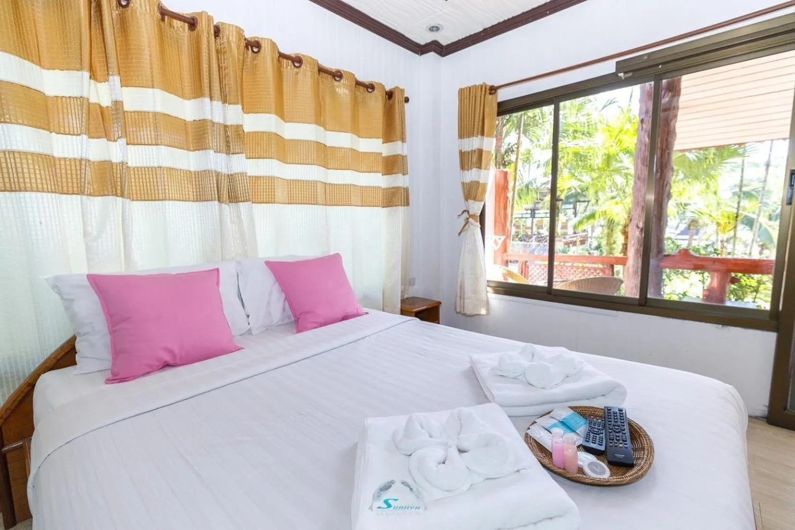 Bed in Suanya Kohkood Resort and Spa