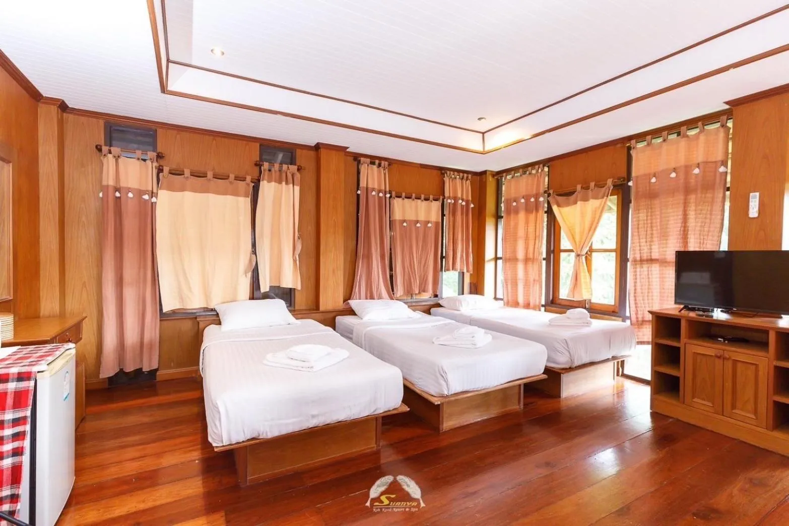 Bed in Suanya Kohkood Resort and Spa