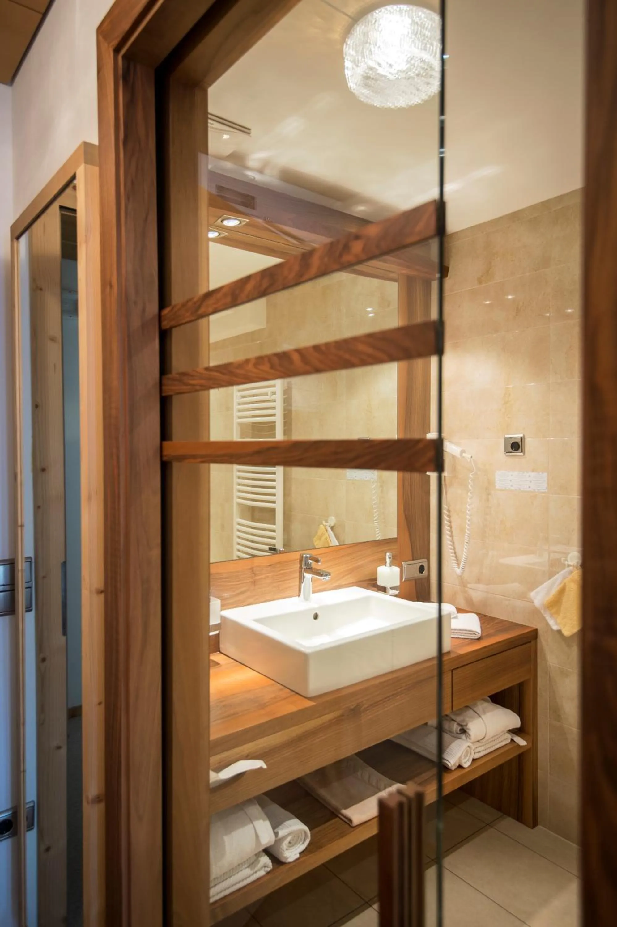 Bathroom in Charmehotel Uhrerhof - Deur