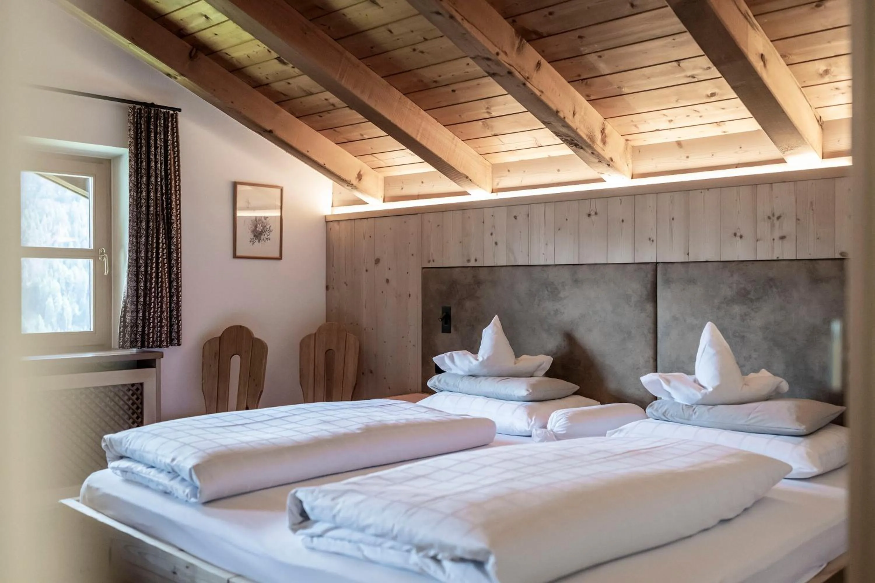 Bedroom, Bed in Charmehotel Uhrerhof - Deur