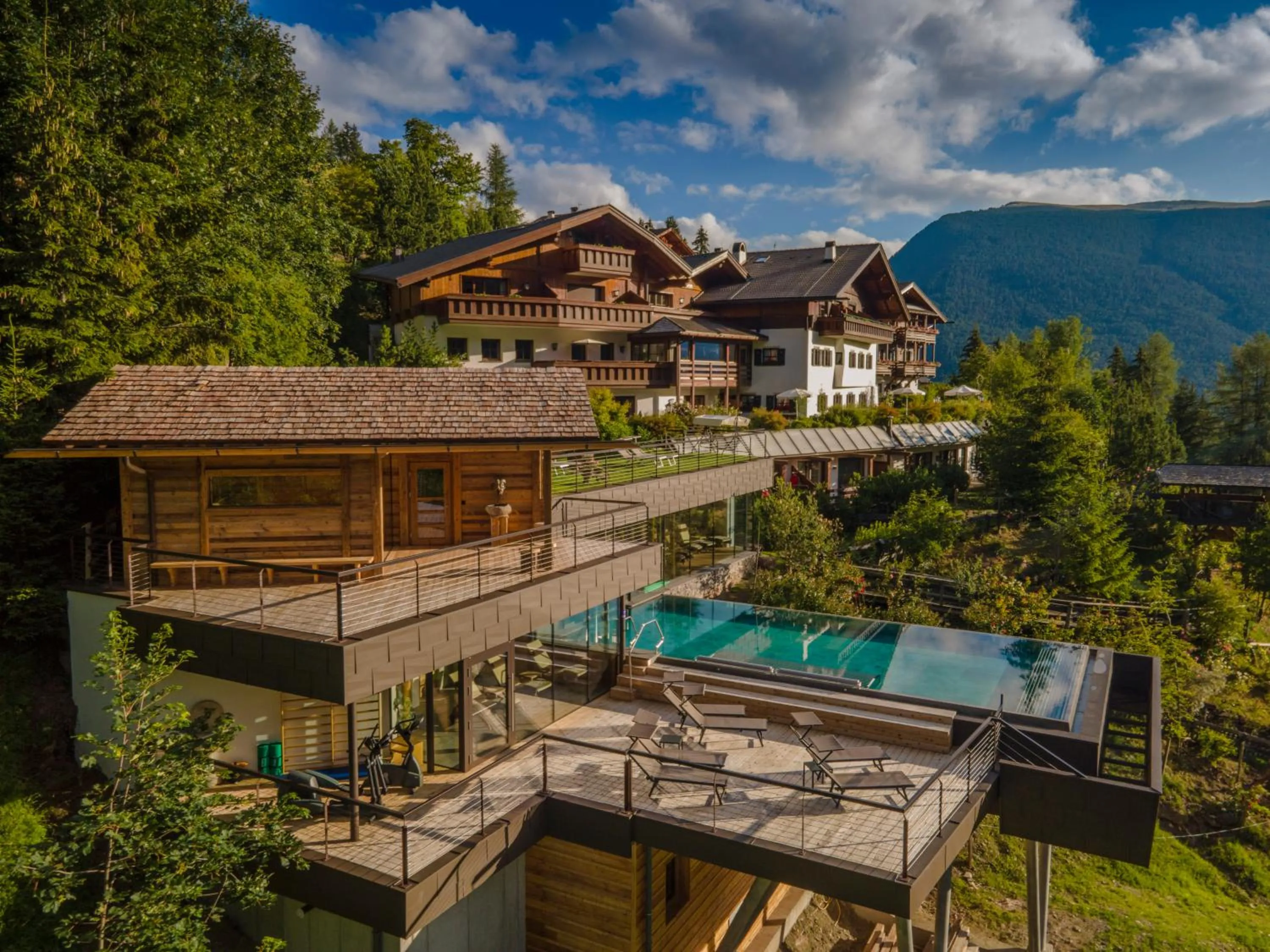 Property building in Charmehotel Uhrerhof - Deur