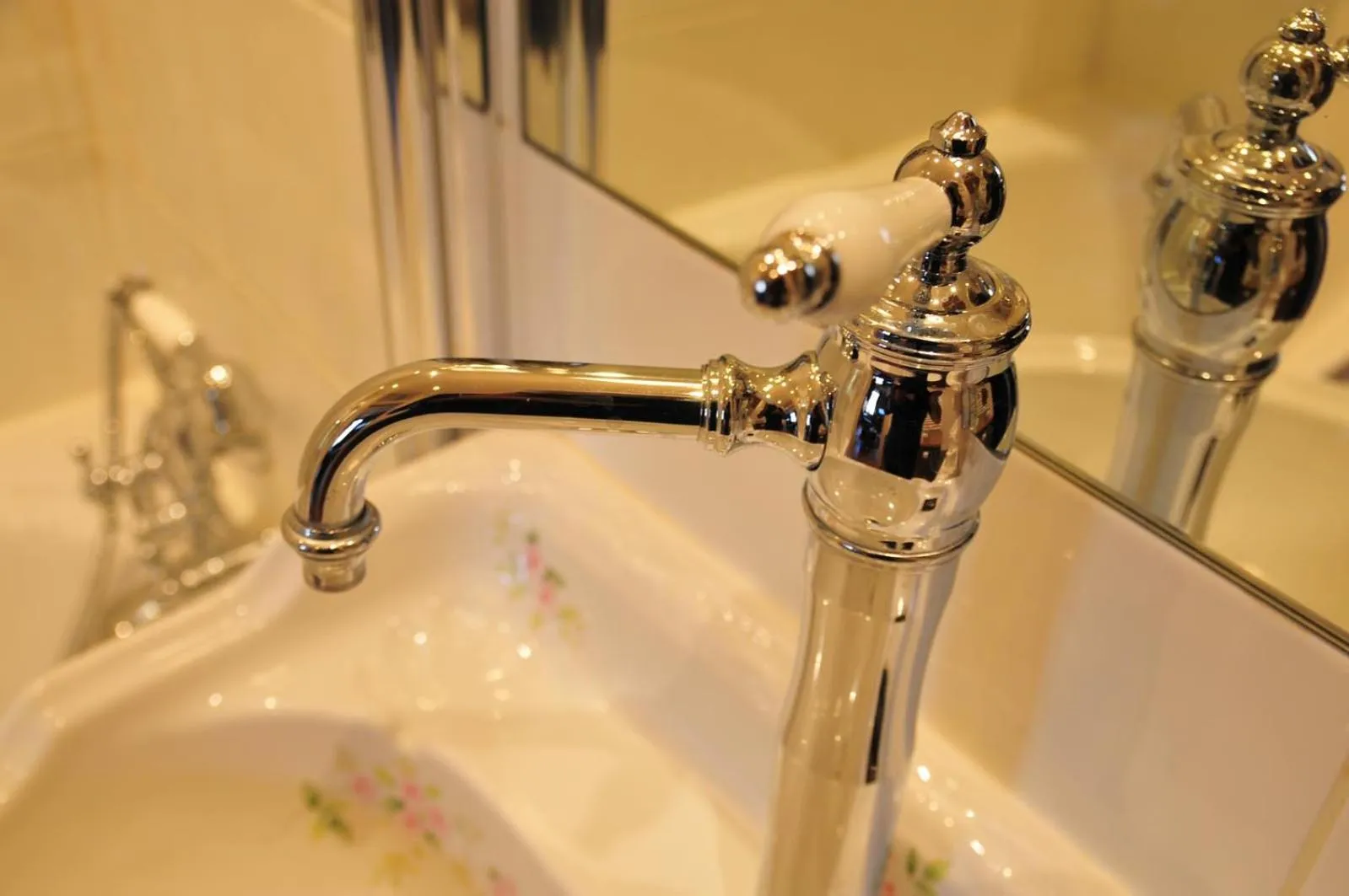 Bathroom in Les Glycines Vézelay