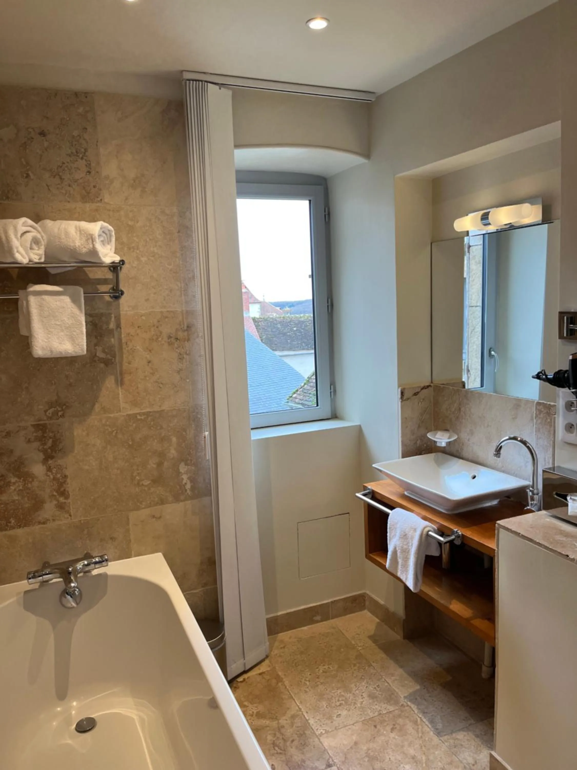 Les Glycines Vézelay