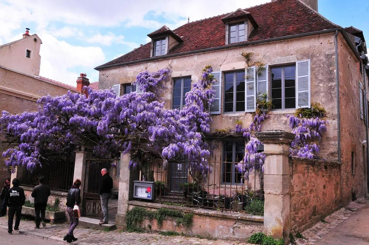Property building in Les Glycines Vézelay