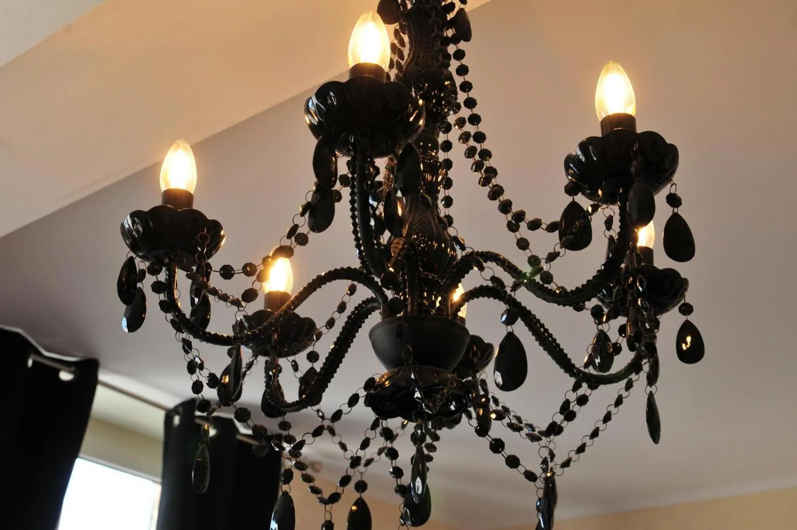 Decorative detail in Les Glycines Vézelay