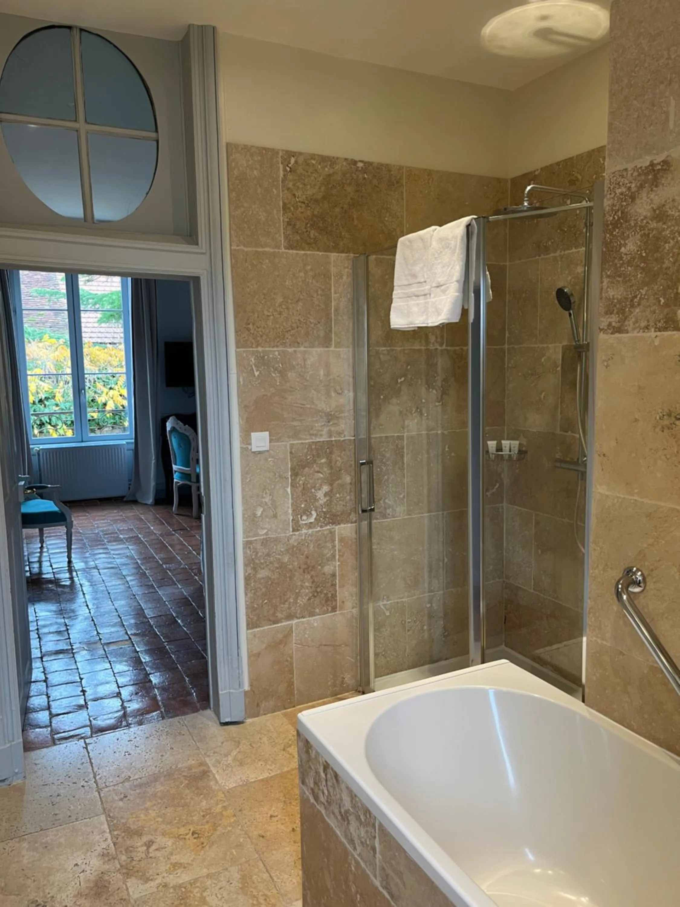 Les Glycines Vézelay