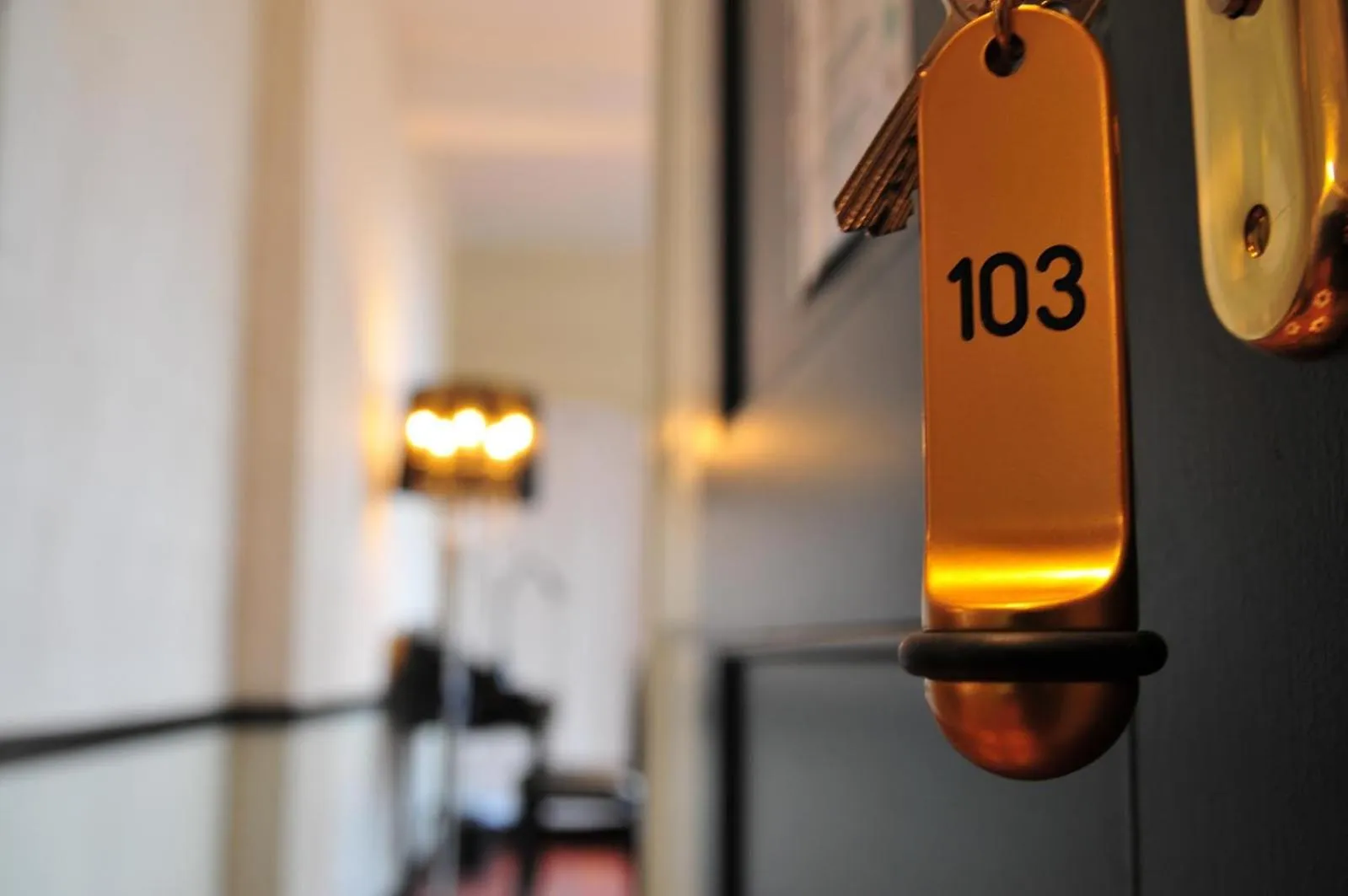 Decorative detail in Les Glycines Vézelay