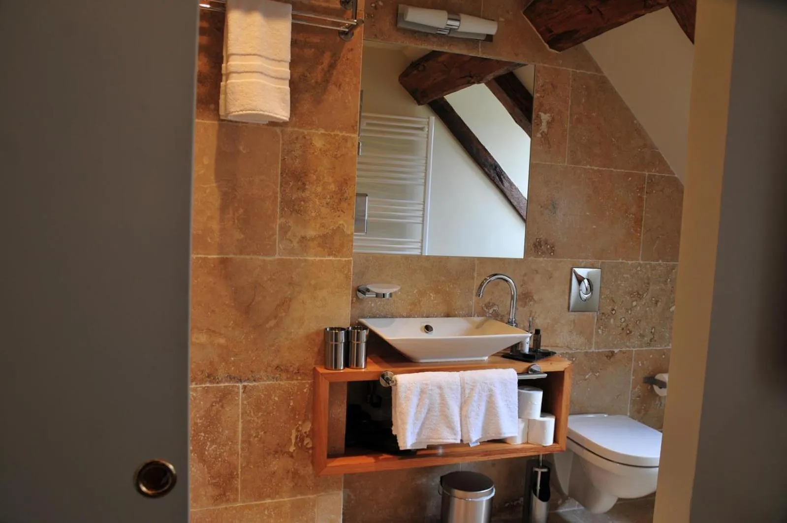 Toilet in Les Glycines Vézelay