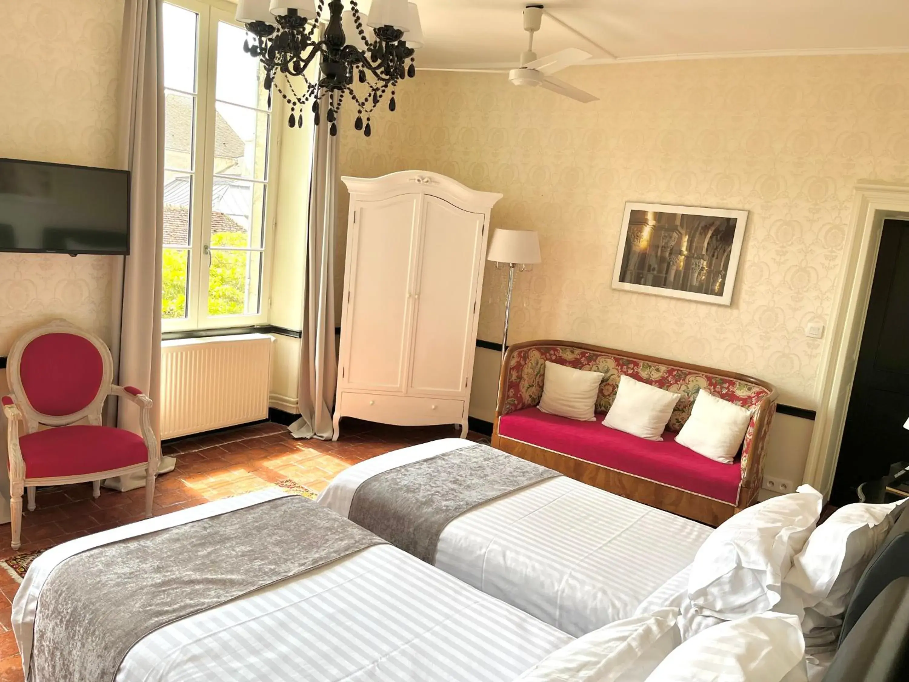 Twin Room 103 66 ft² in Les Glycines Vézelay Twin Room 103 66 ft² in Les Glycines Vézelay