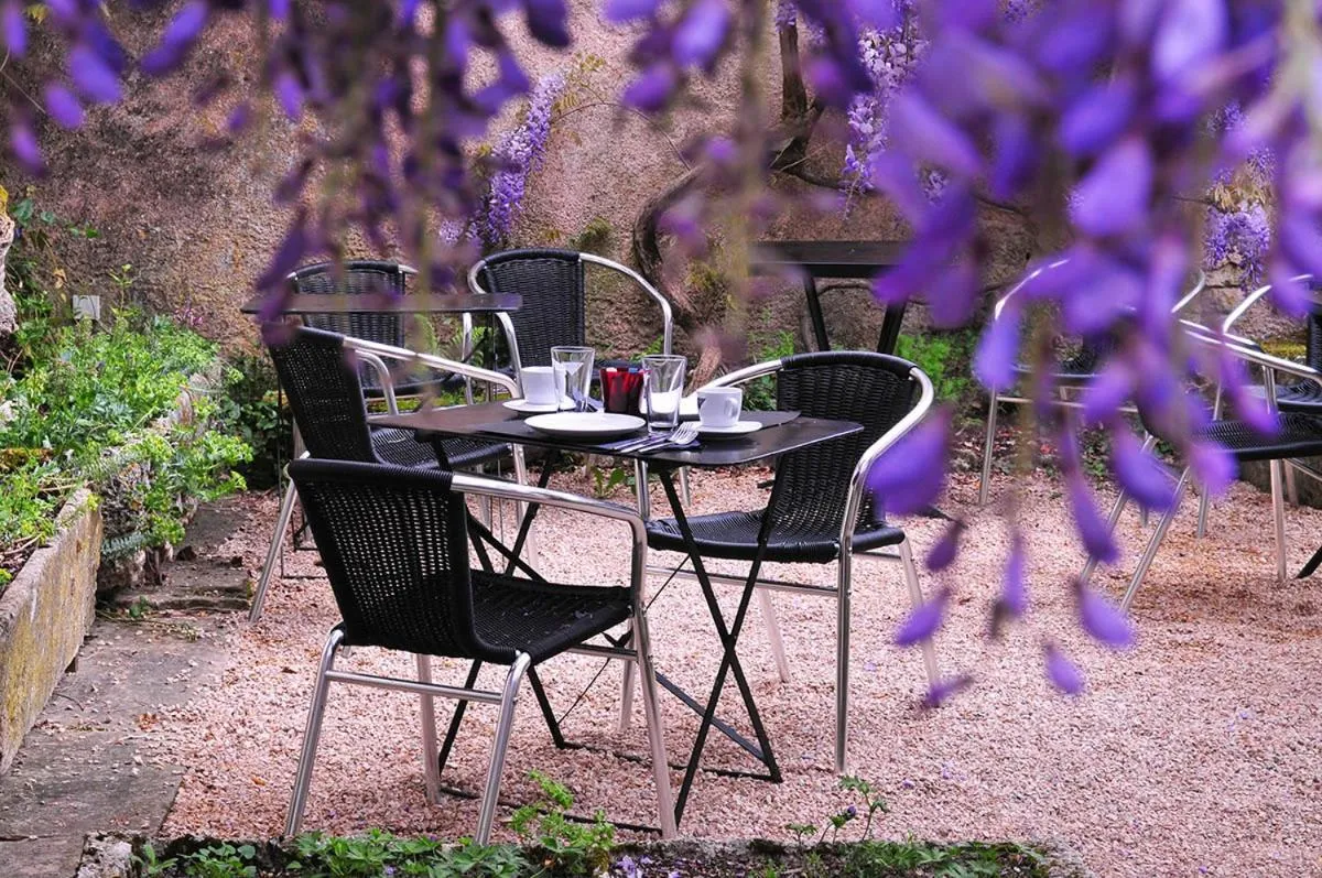 Property building in Les Glycines Vézelay