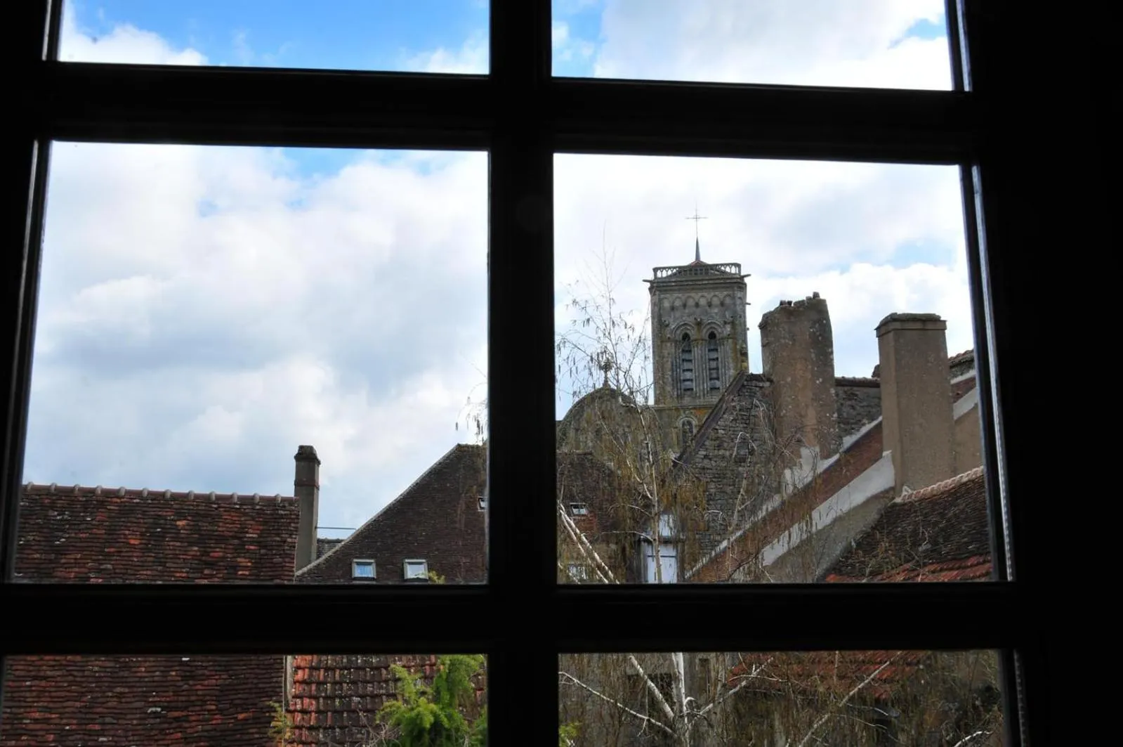 Landmark view in Les Glycines Vézelay