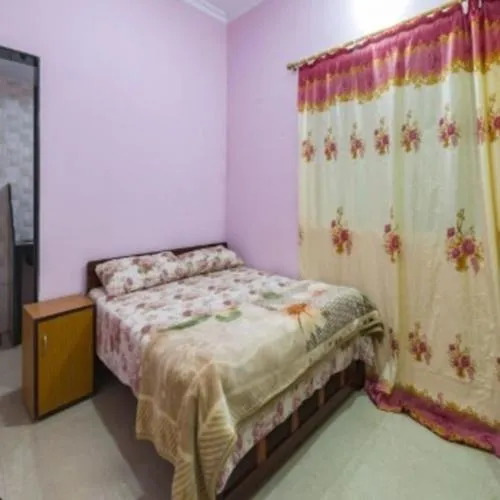 Bed in Madrid Home 2 min walk to Beach