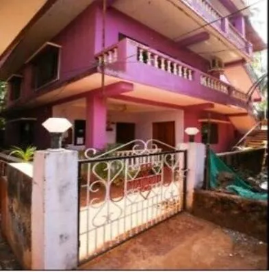 Facade/entrance in Madrid Home 2 min walk to Beach