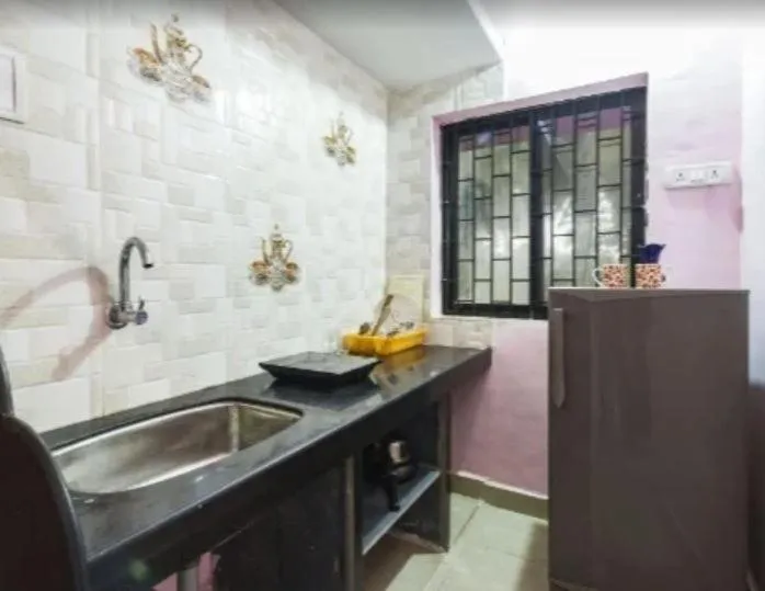 Bed in Madrid Home 2 min walk to Beach