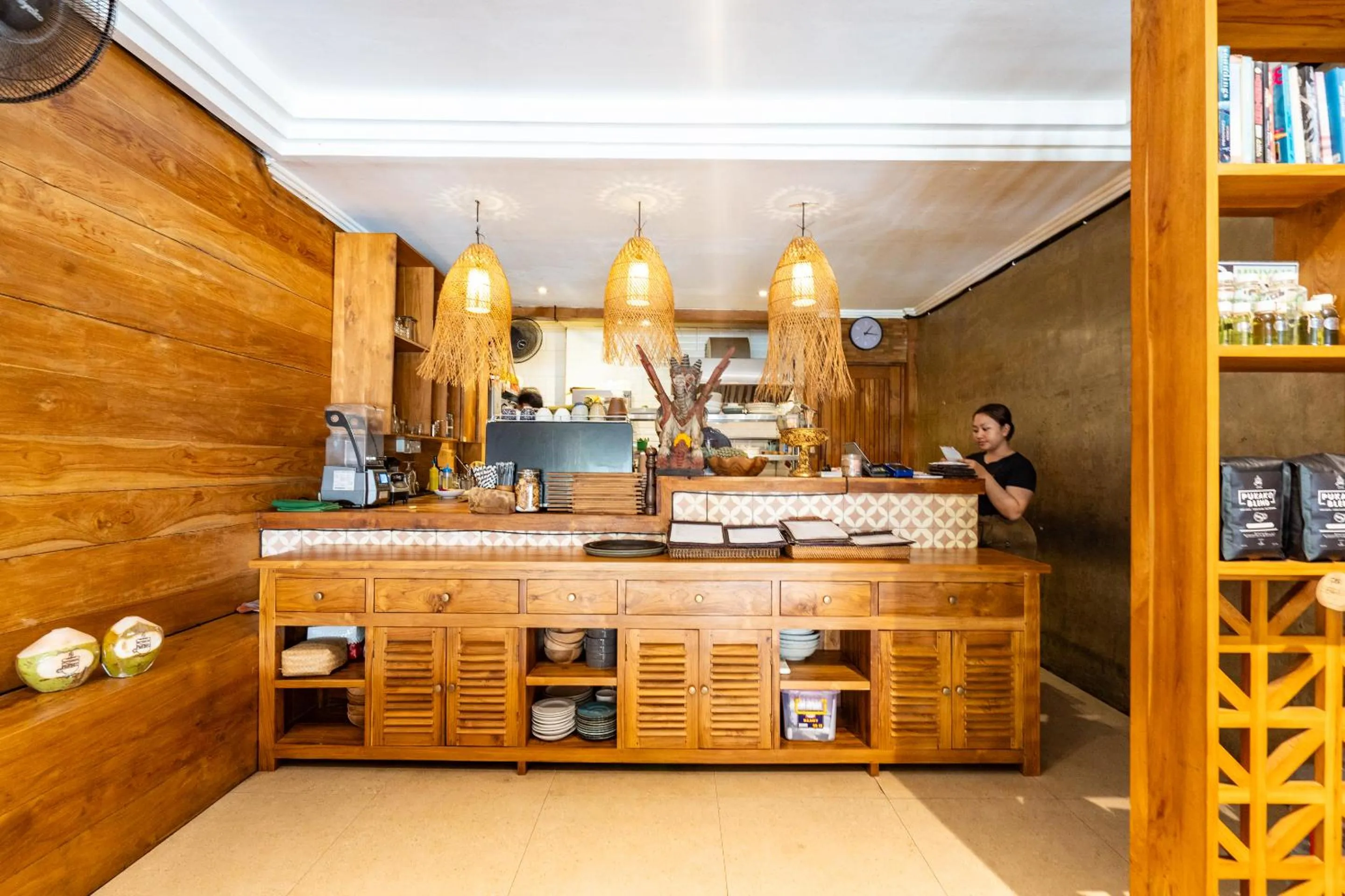 Restaurant/places to eat in Meruhdani Boutique Hotel Ubud