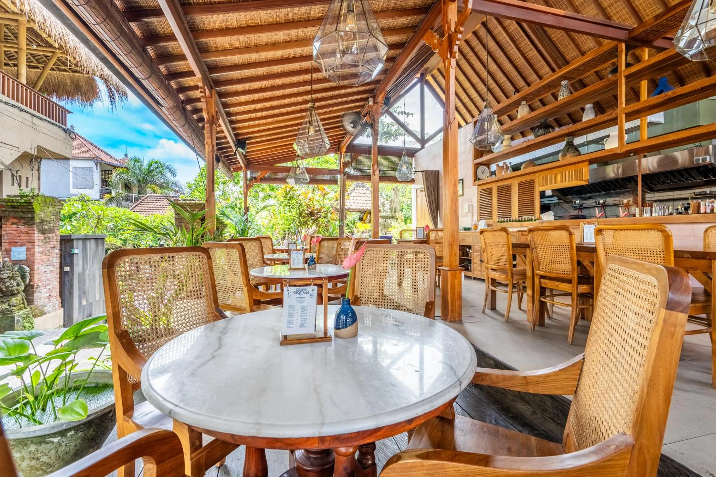 Restaurant/places to eat in Meruhdani Boutique Hotel Ubud