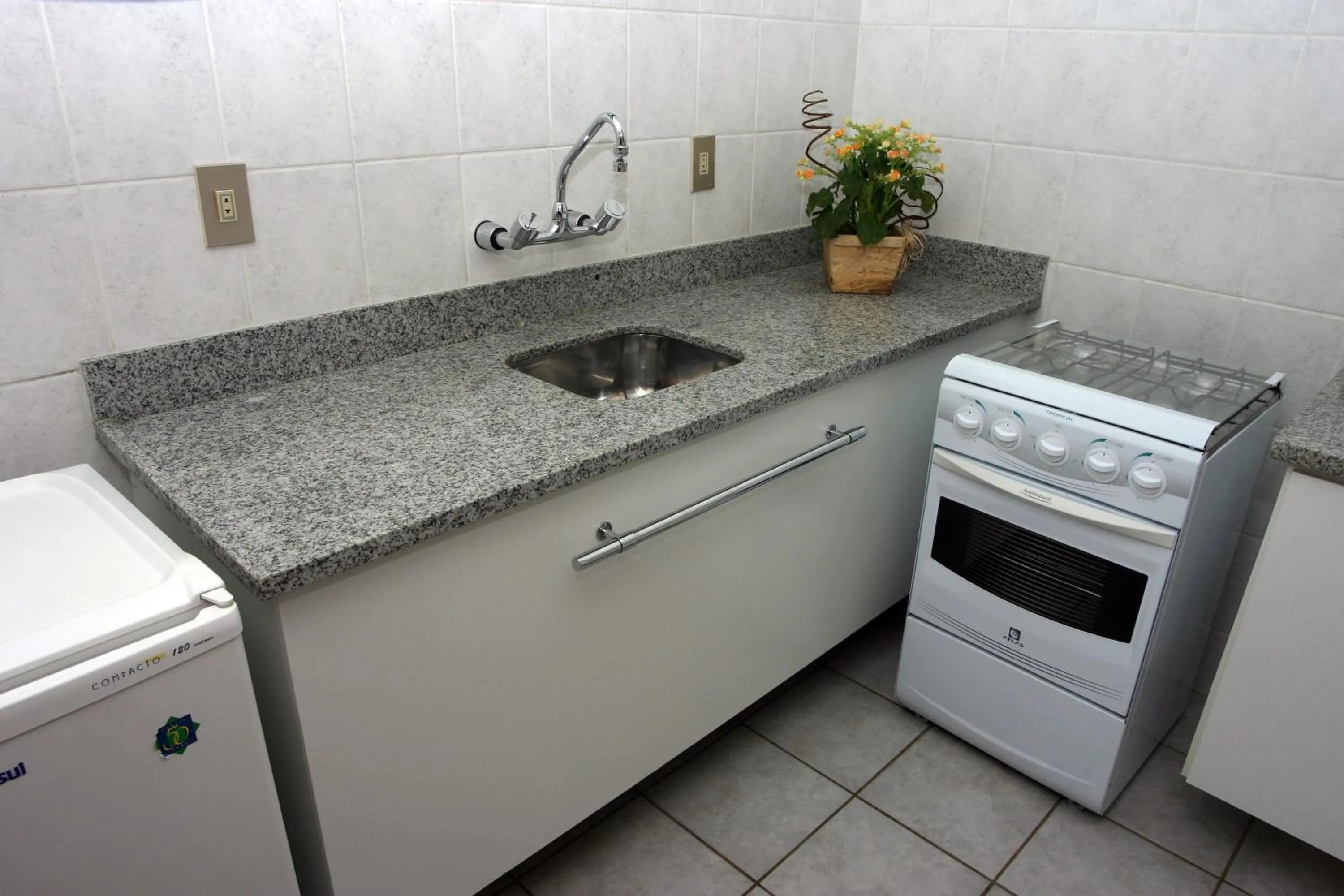 Kitchen or kitchenette in Lagoa Serena Flat Hotel