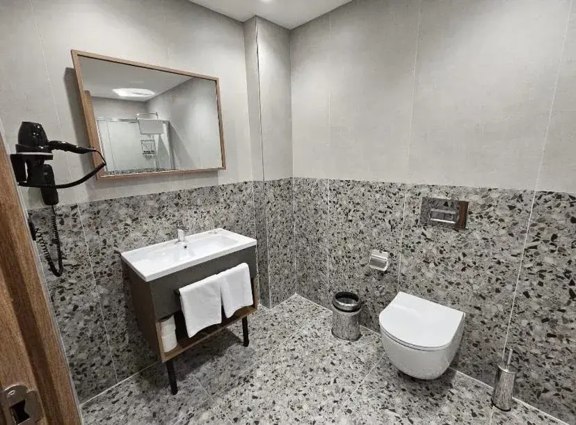 Queen Room - single occupancy in Pasa Hotel Gemlik Queen Room - single occupancy in Pasa Hotel Gemlik