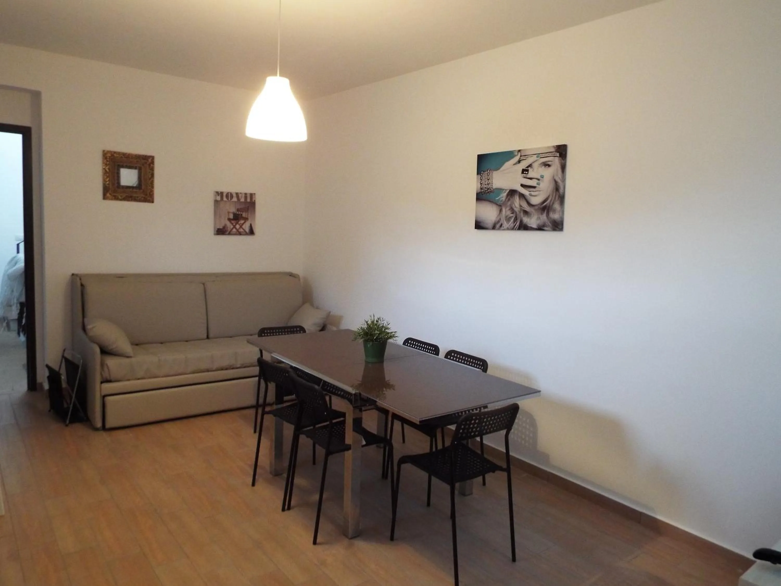 Dining area in Semu A Mari B&B