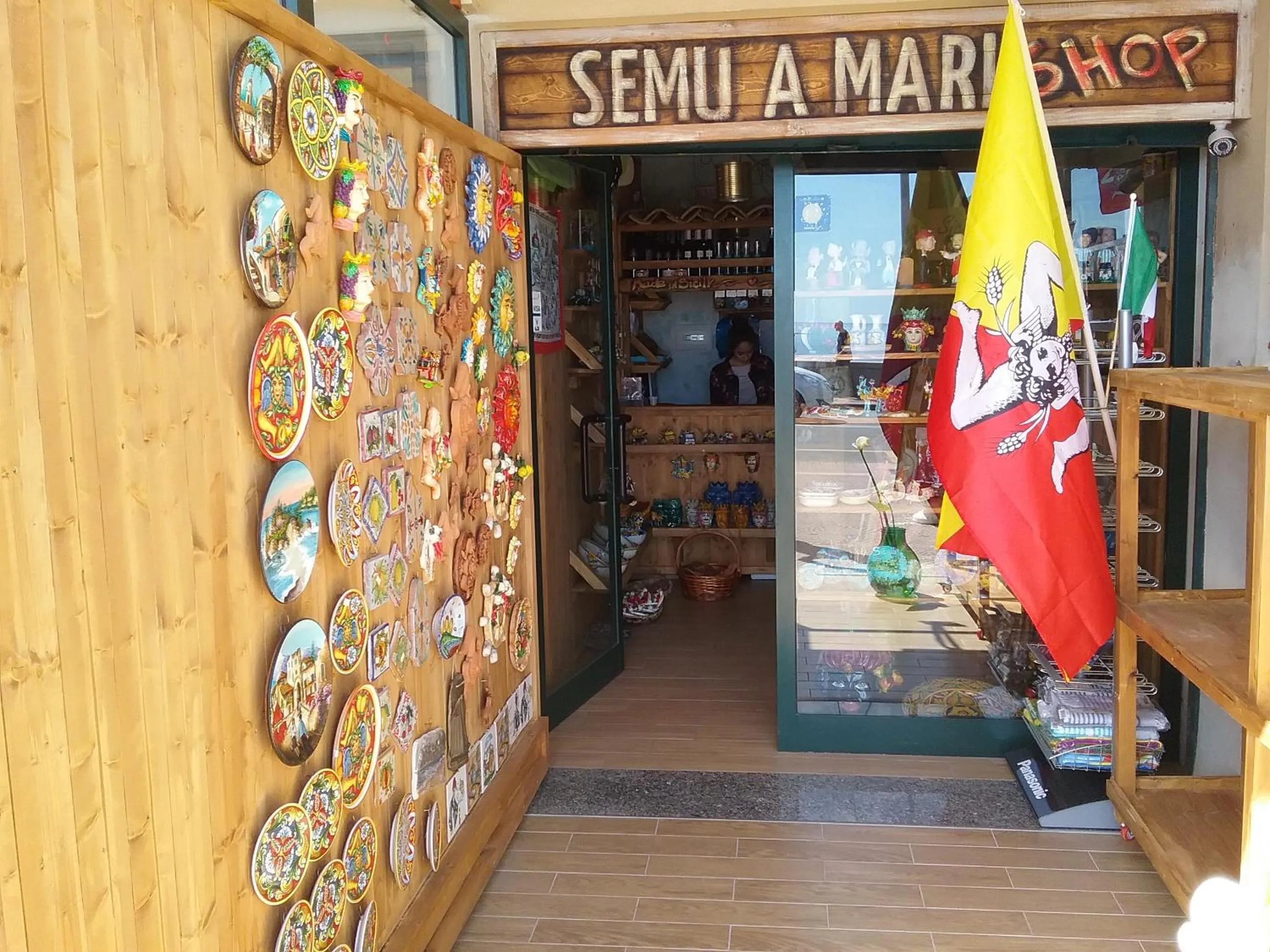 On-site shops in Semu A Mari B&B