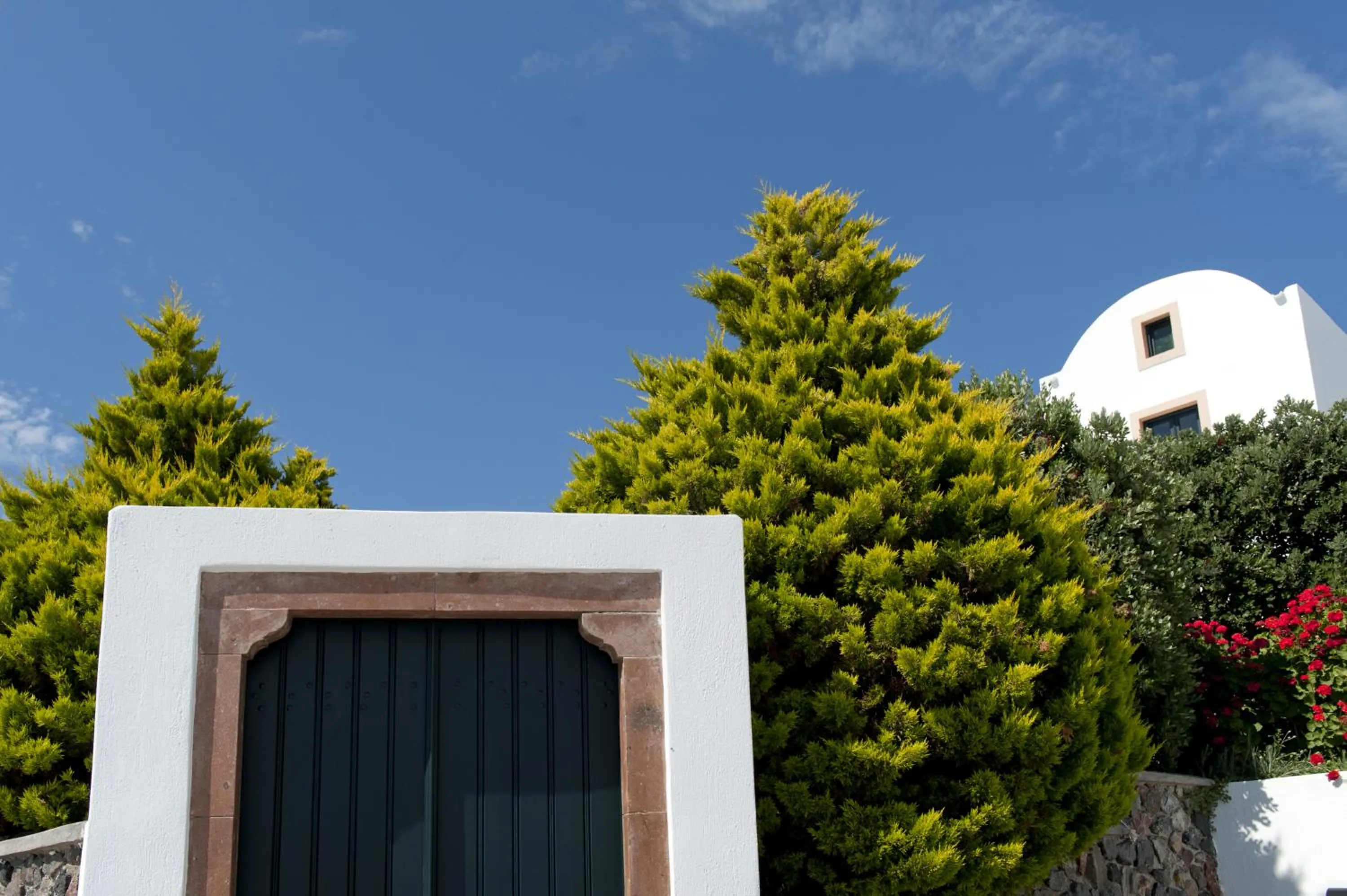 Area and facilities in Anthonas Apartments