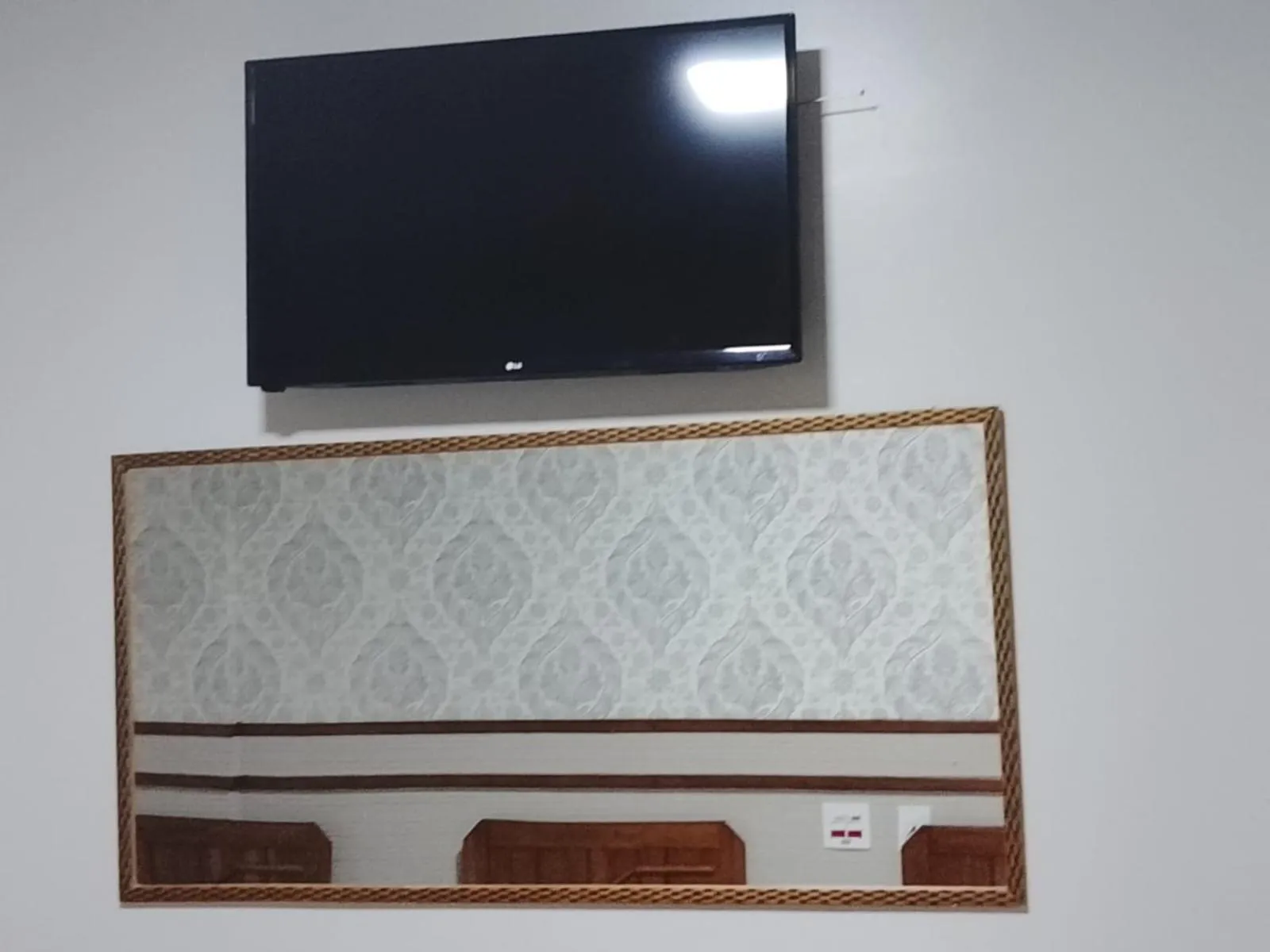 TV and multimedia in Tulipa Hotel