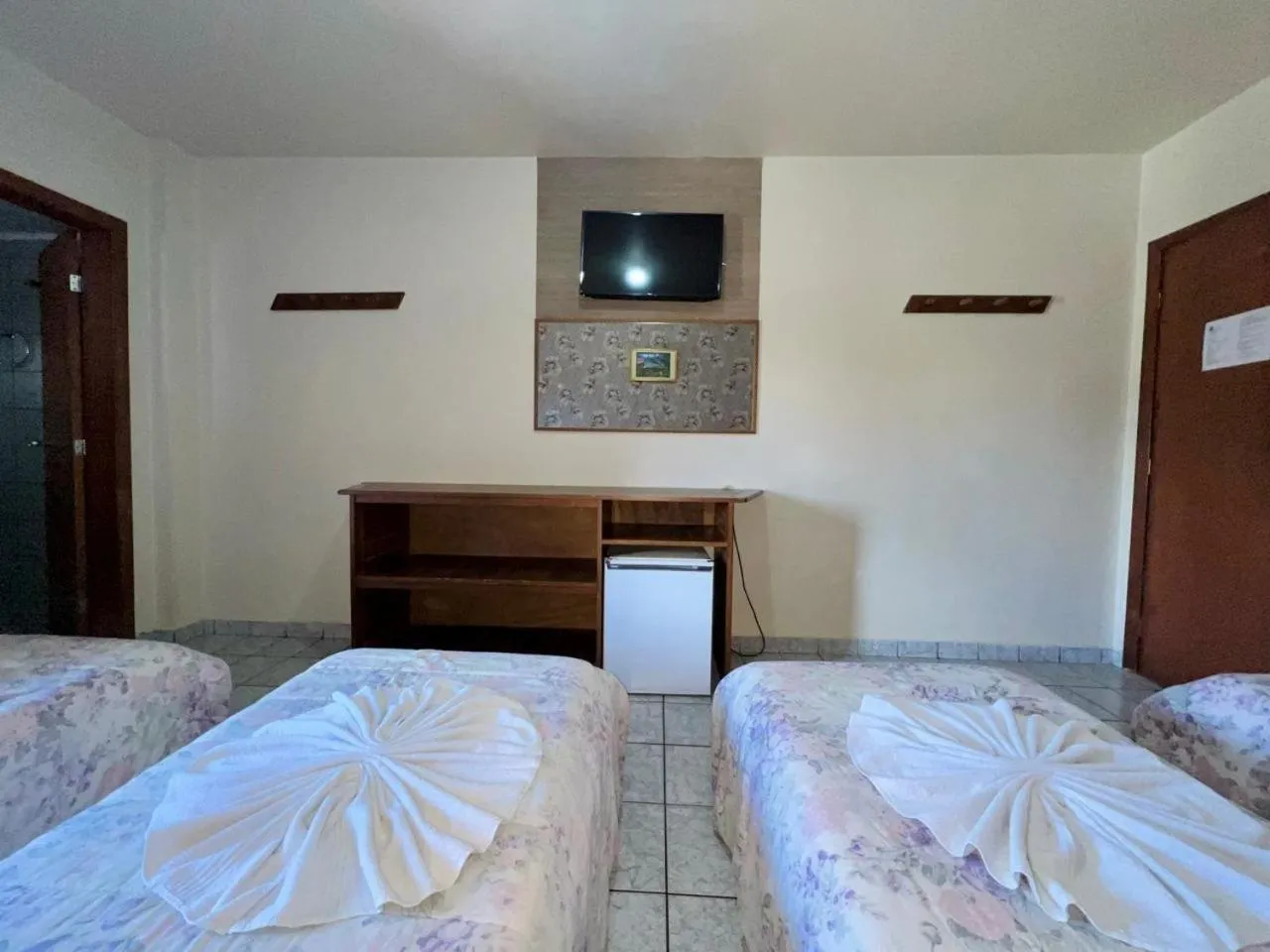 minibar, Bed in Tulipa Hotel