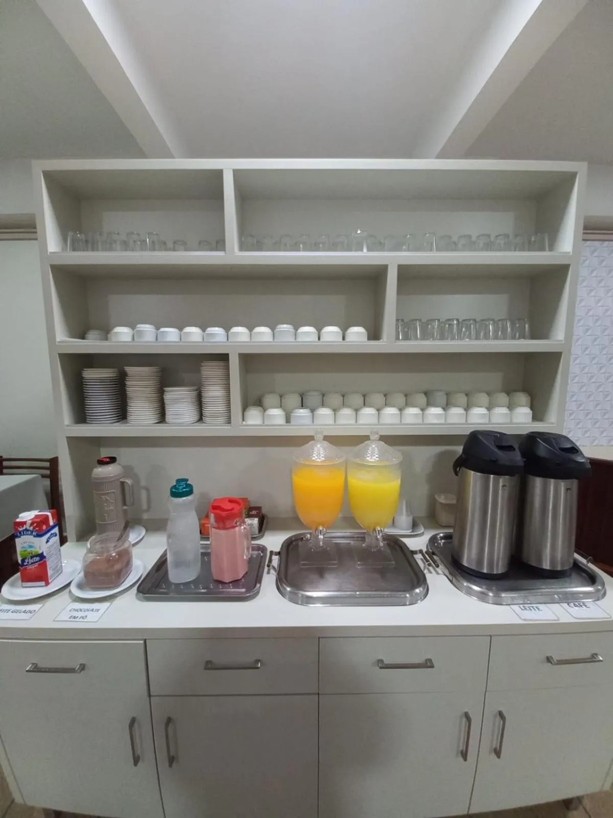 Restaurant/places to eat in Tulipa Hotel