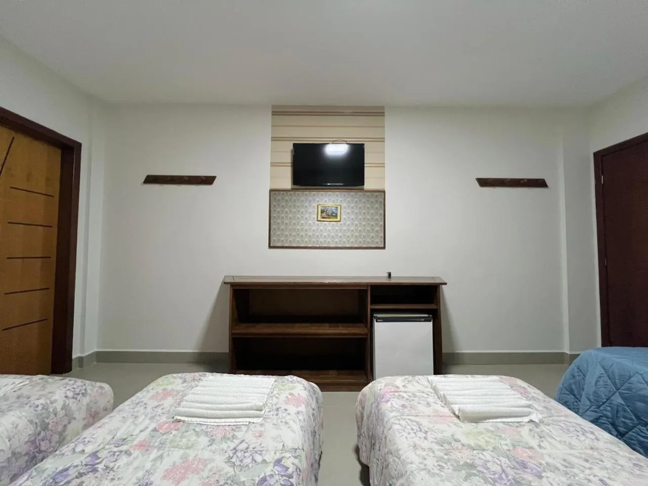 minibar, Bed in Tulipa Hotel