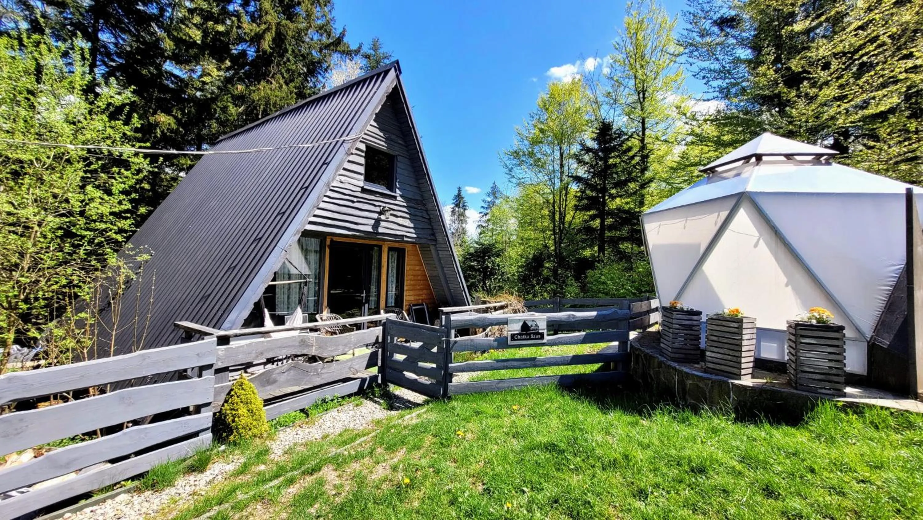 Property building in Osada pod Beskidem- chatki całoroczne