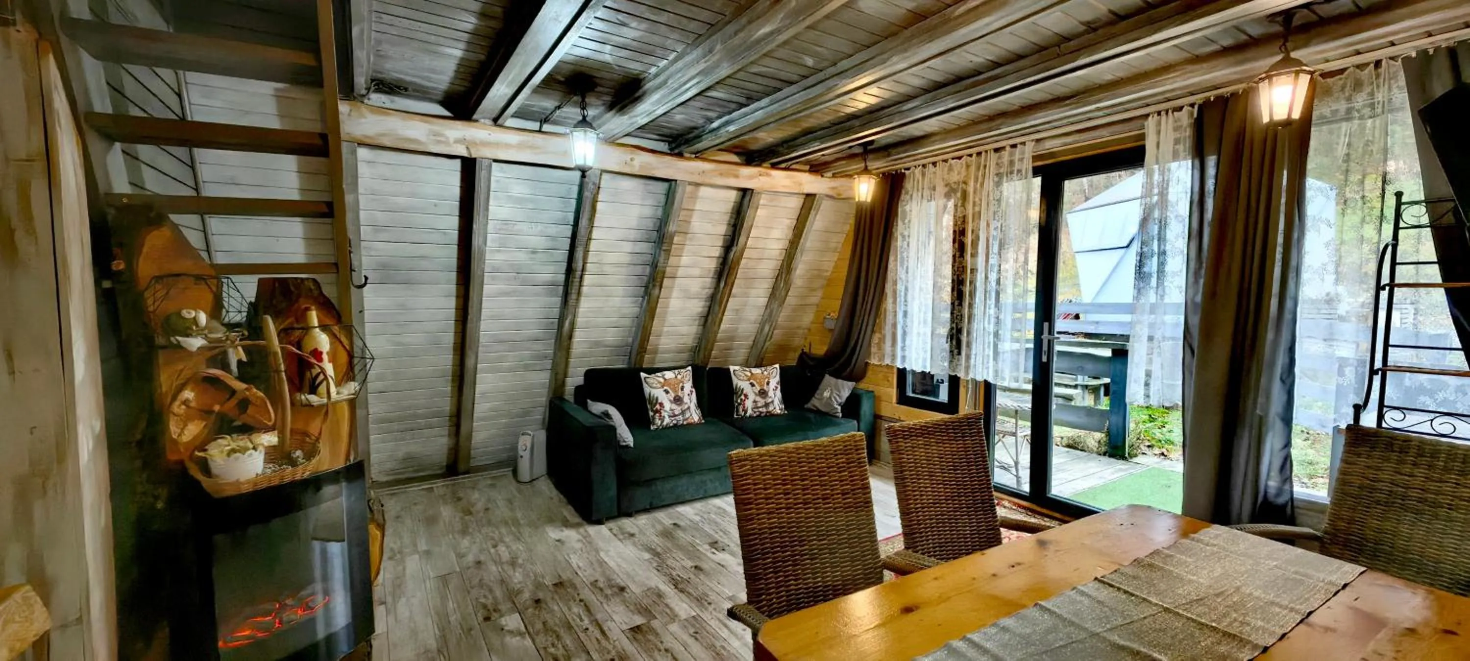 Living room in Osada pod Beskidem- chatki całoroczne