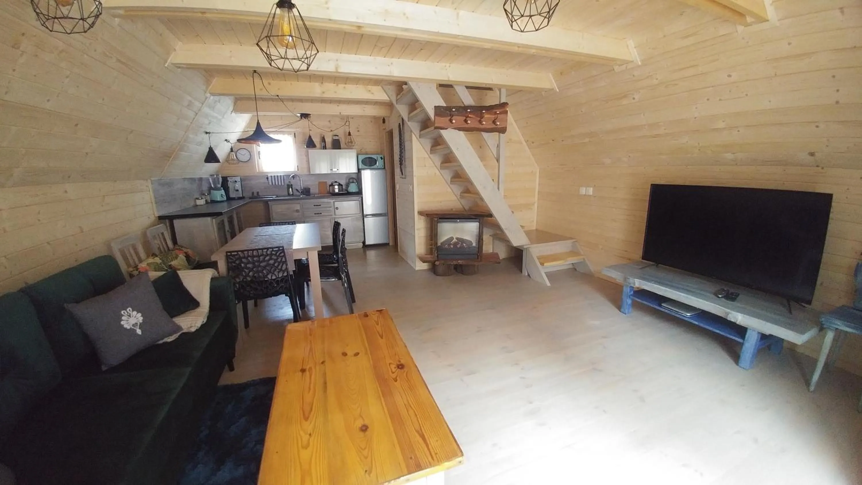 Living room in Osada pod Beskidem- chatki całoroczne