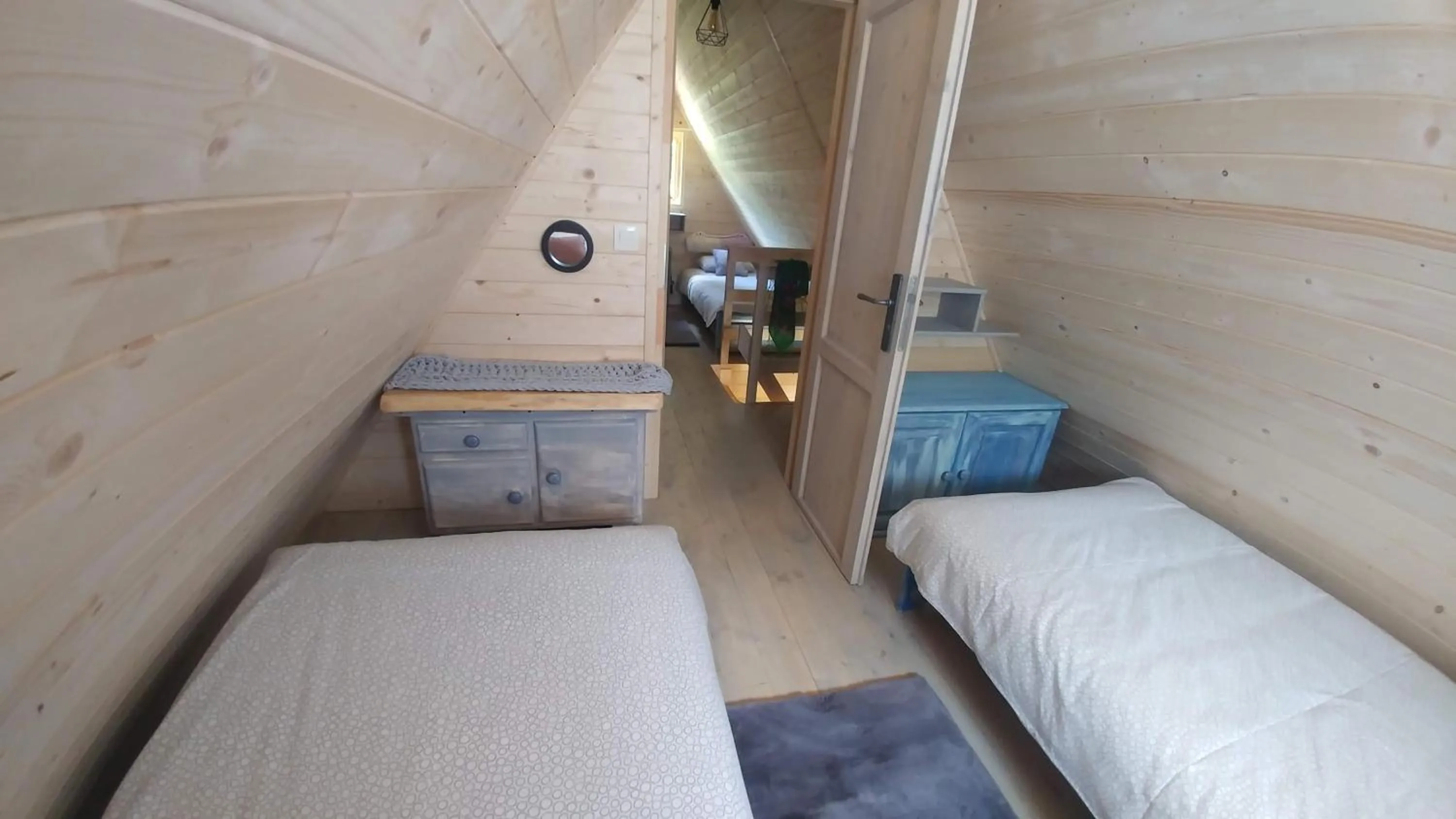 Bed in Osada pod Beskidem- chatki całoroczne