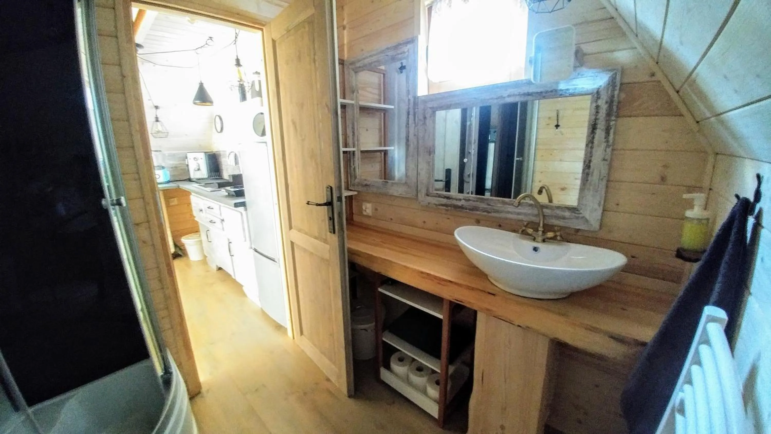 Bathroom in Osada pod Beskidem- chatki całoroczne